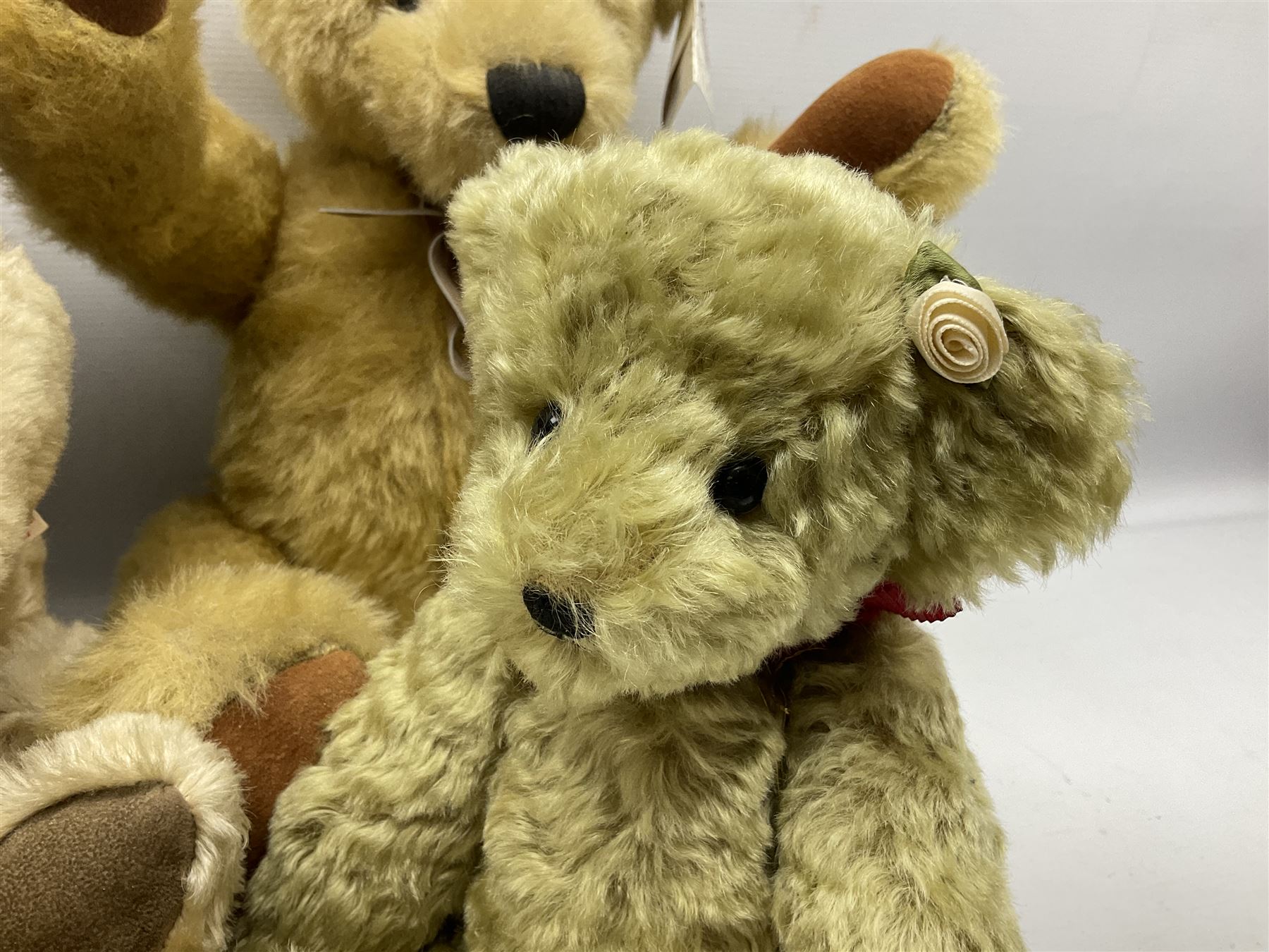Four modern limited edition teddy bears - two by Russ Berrie - Image 2 of 14