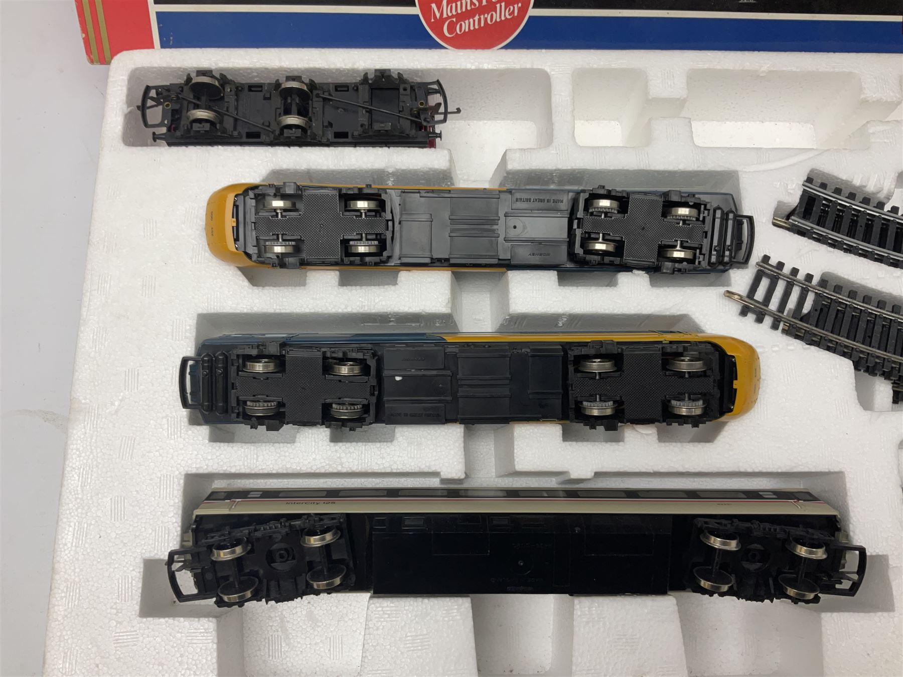 Hornby '00' gauge - Intercity 125 2-car set Nos.43010 & 43011 with one coach in original box with tr - Image 9 of 14