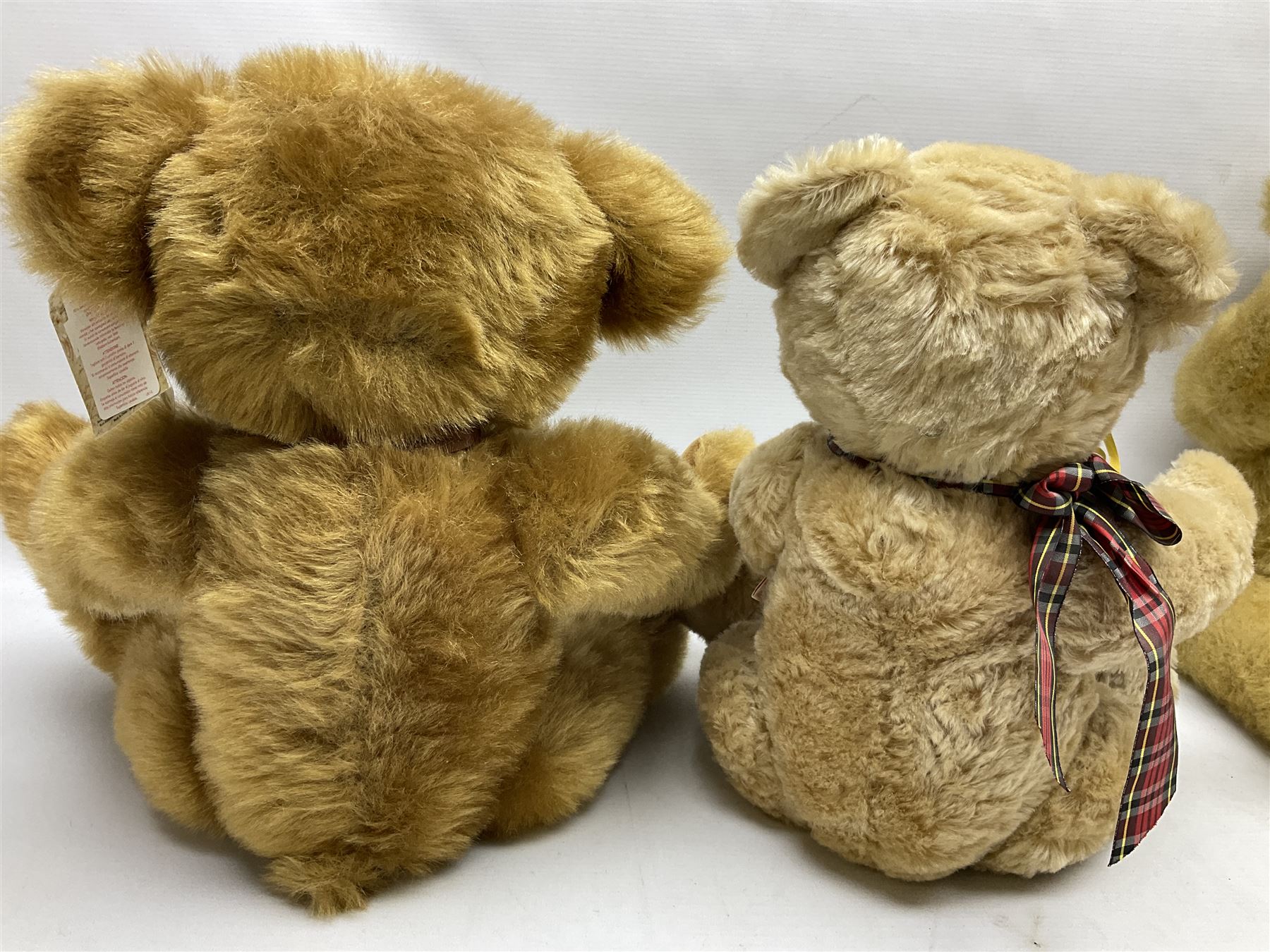 Four modern limited edition teddy bears - two by Russ Berrie - Image 10 of 14