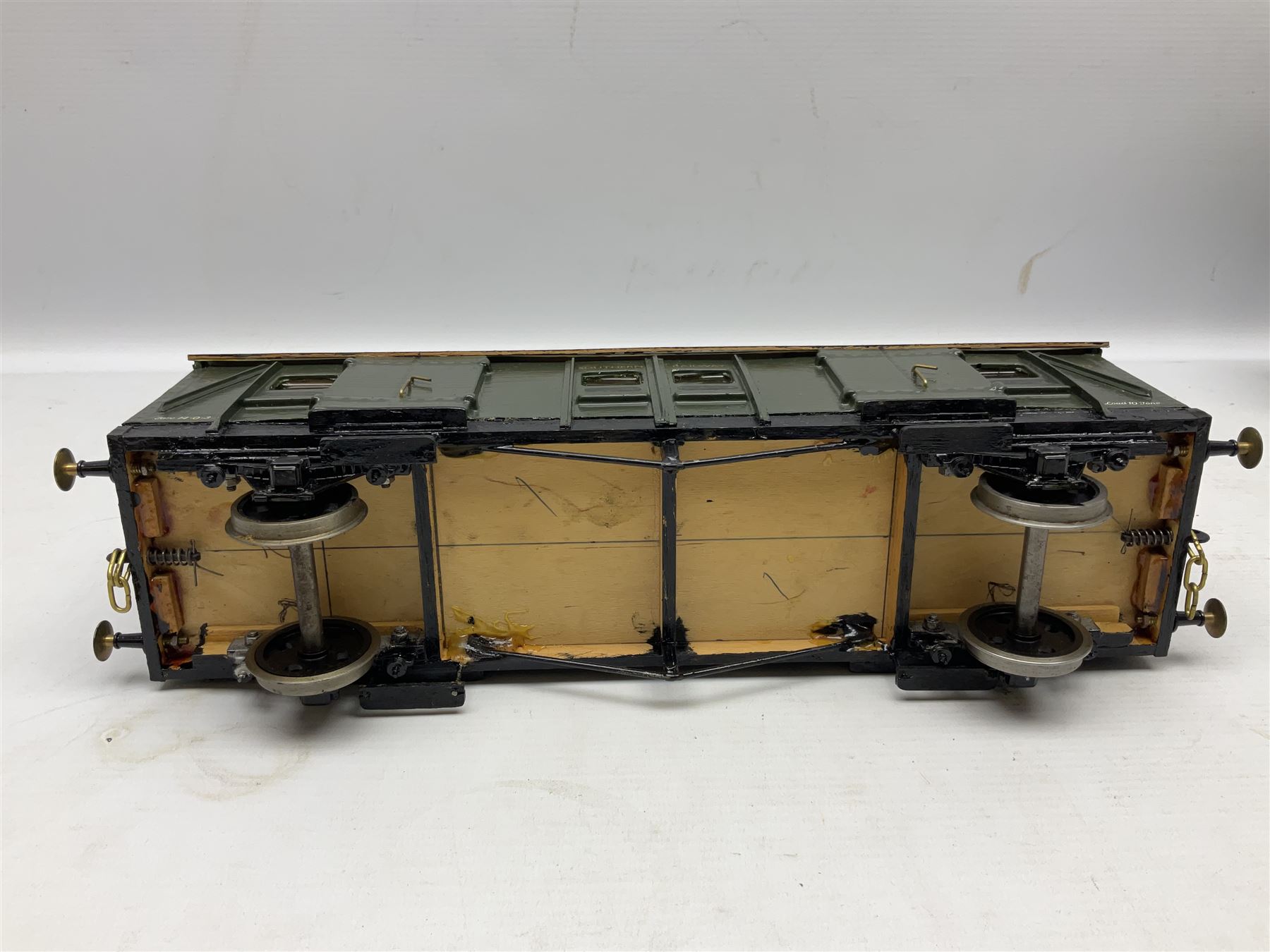 Gauge 1 - scratch-built wooden and metal goods wagon with Southern Railway livery No.2273 L35.5cm; a - Image 8 of 8