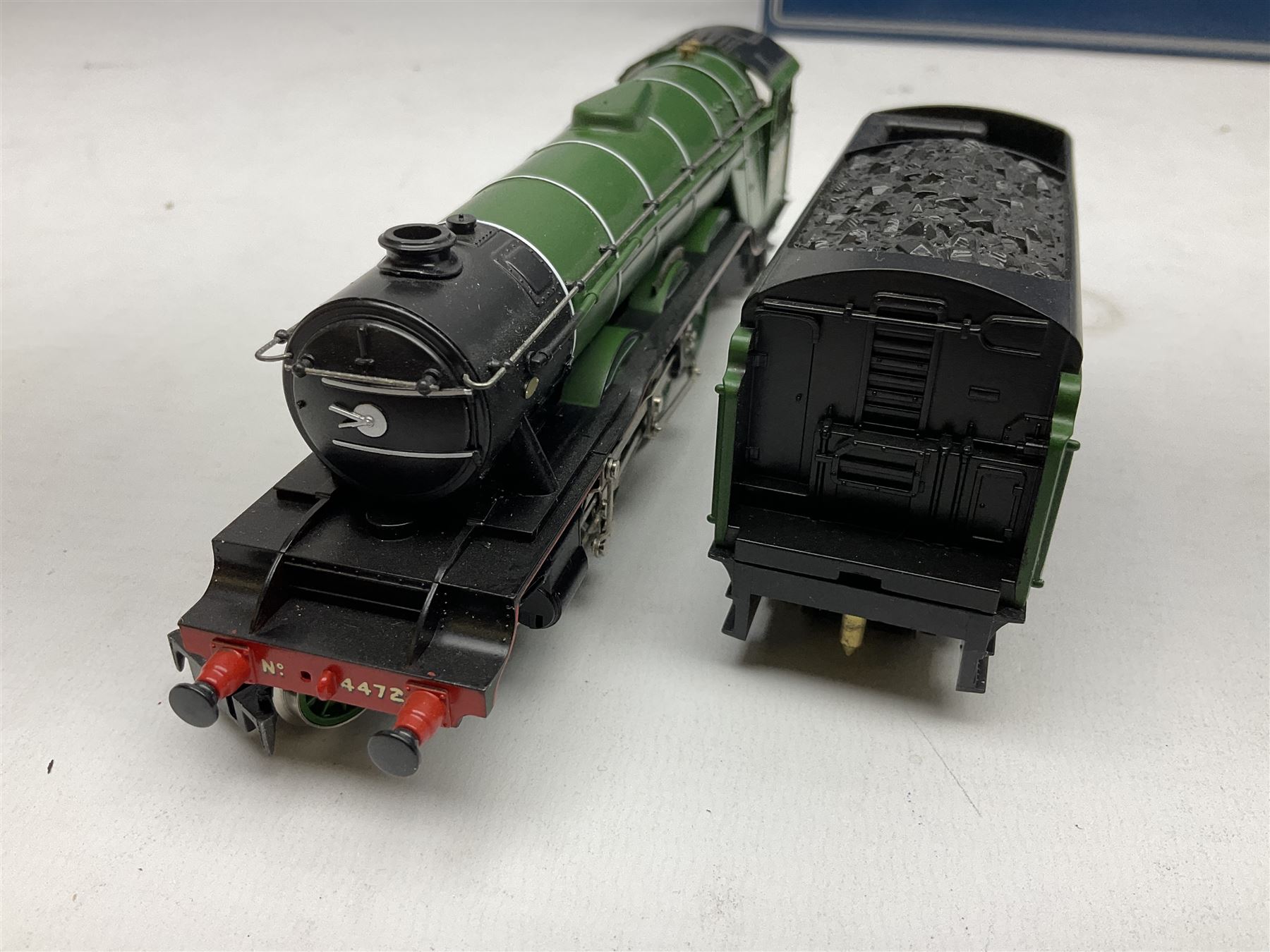 Hornby '00' gauge - LNER green 4-6-2 locomotive 'Flying Scotsman' No.4472 with tender and additional - Image 3 of 11