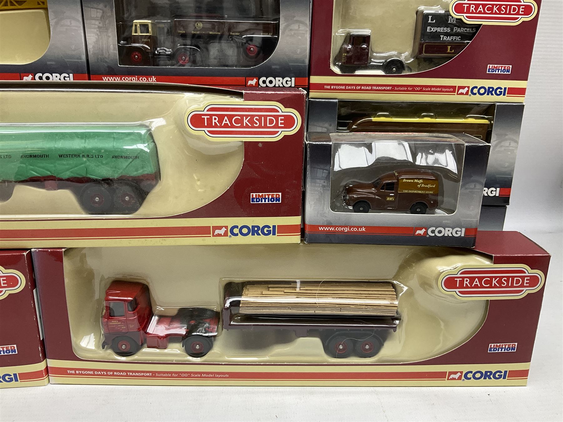 Corgi Trackside '00' scale die-cast models including eighteen limited edition - Image 8 of 12