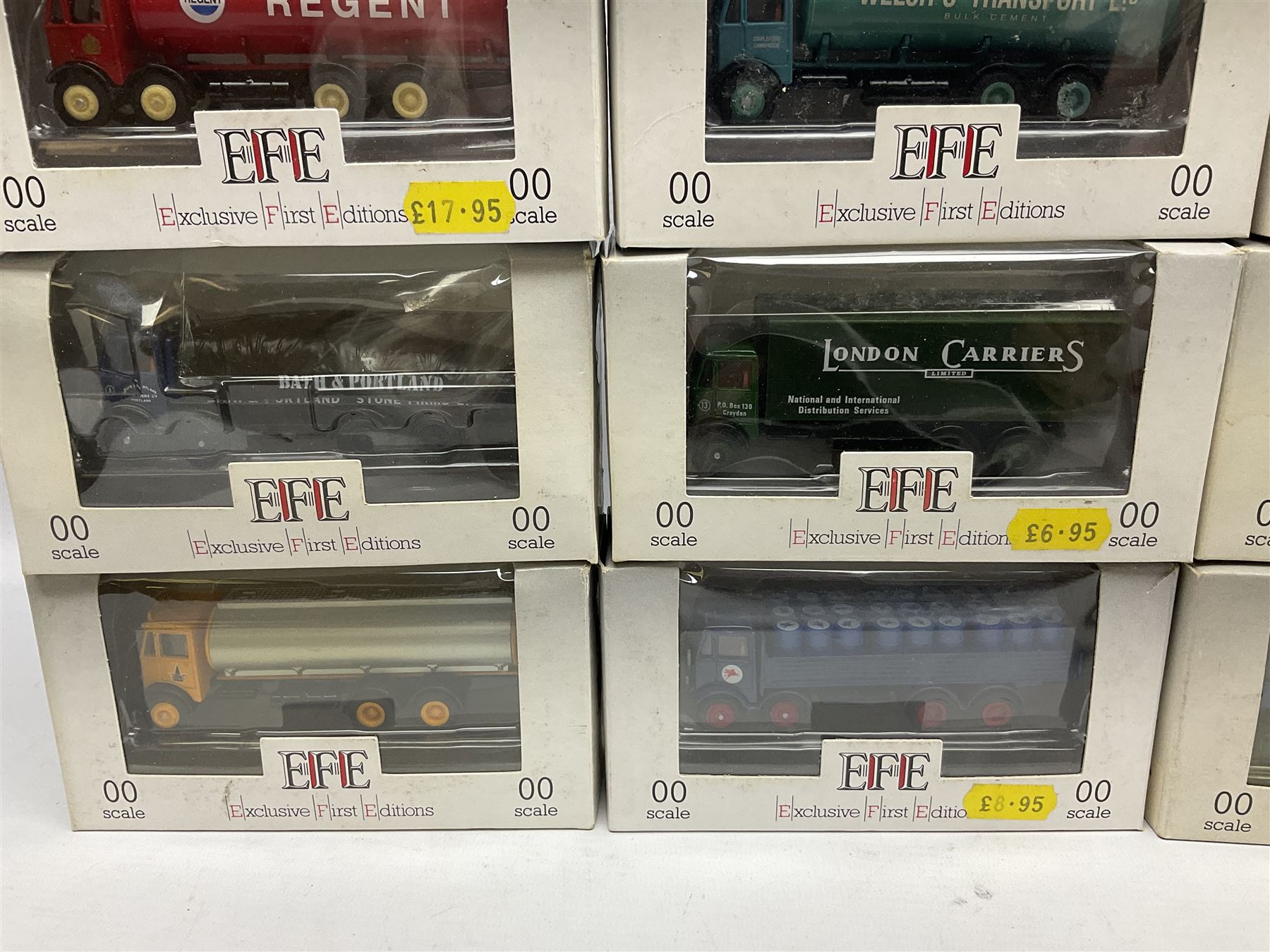 Thirty-two Exclusive First Editions Commercials '00' scale die-cast models - Image 10 of 11