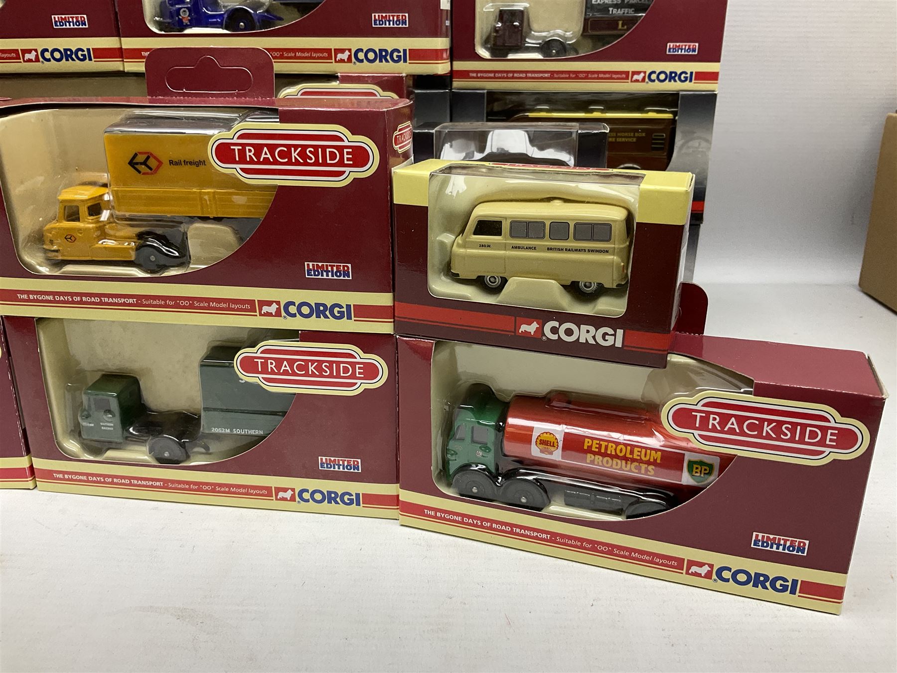 Corgi Trackside '00' scale die-cast models including eighteen limited edition - Image 6 of 12