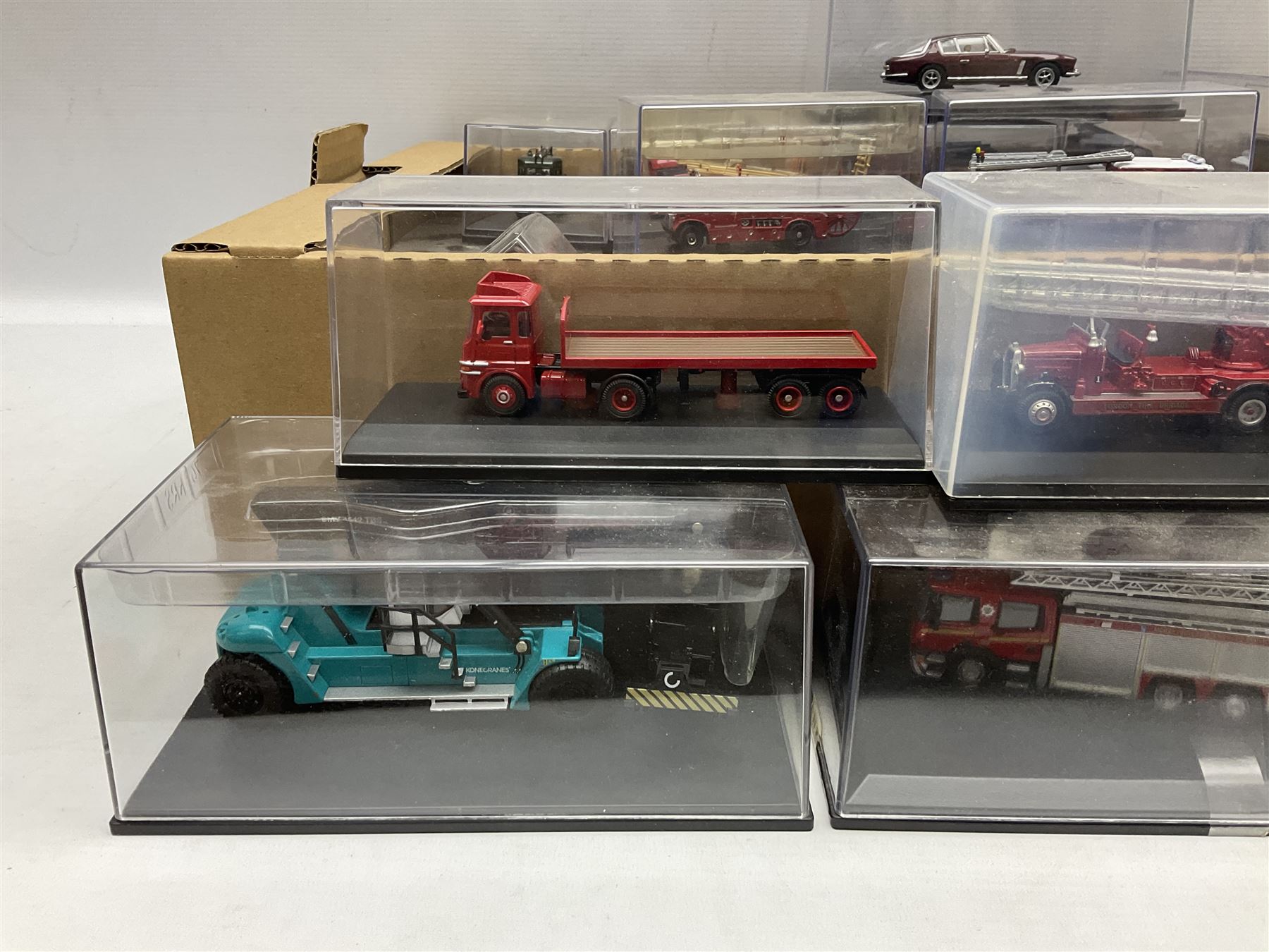 Thirty-two Oxford die-cast models including a Haulage Company Norfolkline limited editon model - Image 2 of 9