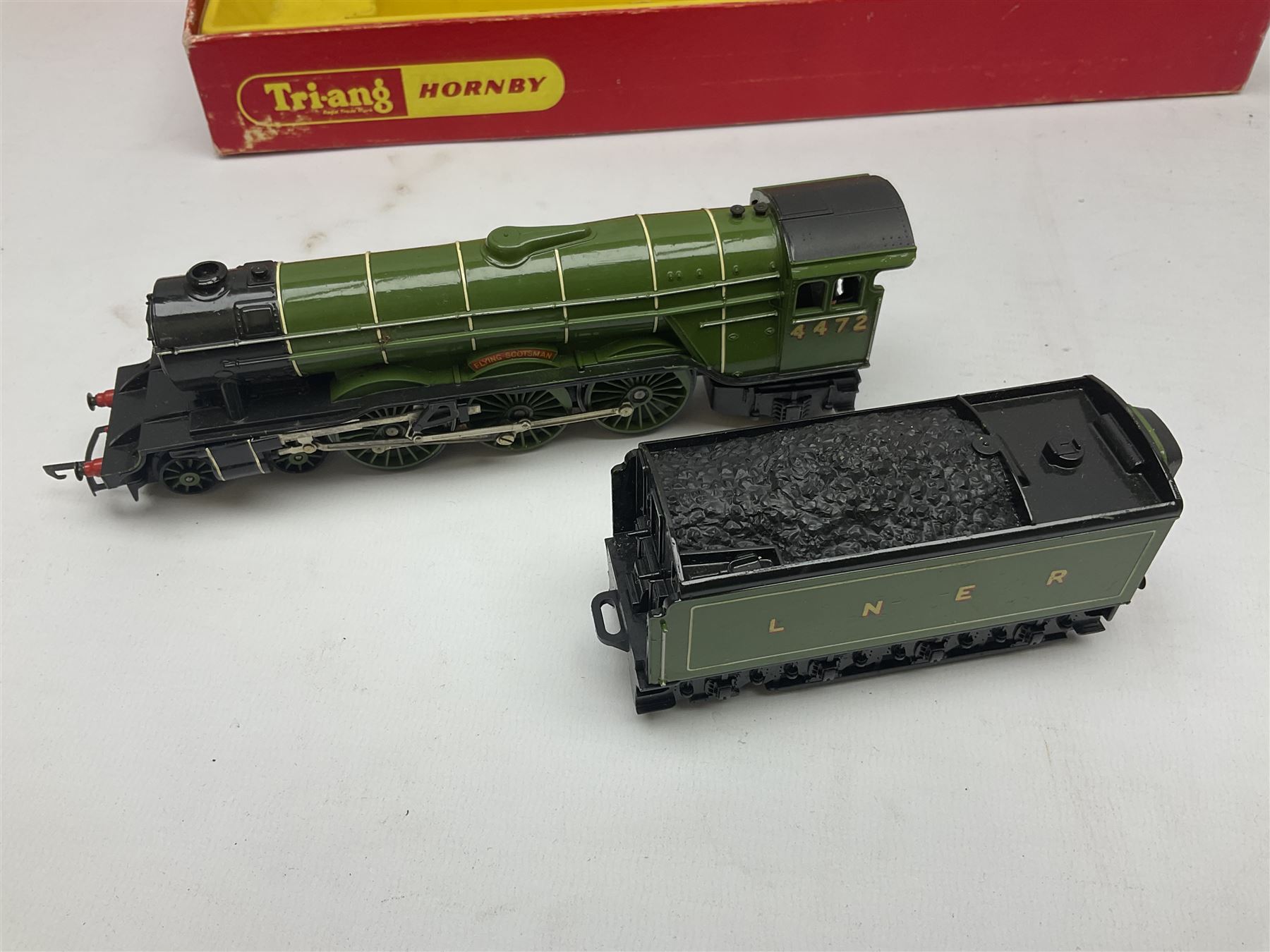 Hornby '00' gauge - Class 9F 2-10-0 locomotive 'Evening Star' No.92220; Standard Class 7P6F locomoti - Image 2 of 12