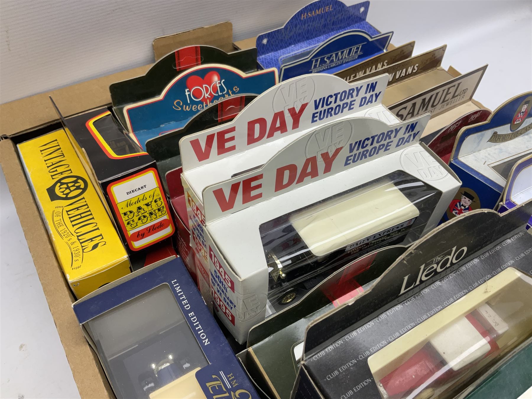 Large collection of Lledo/ Days Gone & Oxford die-cast models including VE Day - Image 4 of 6