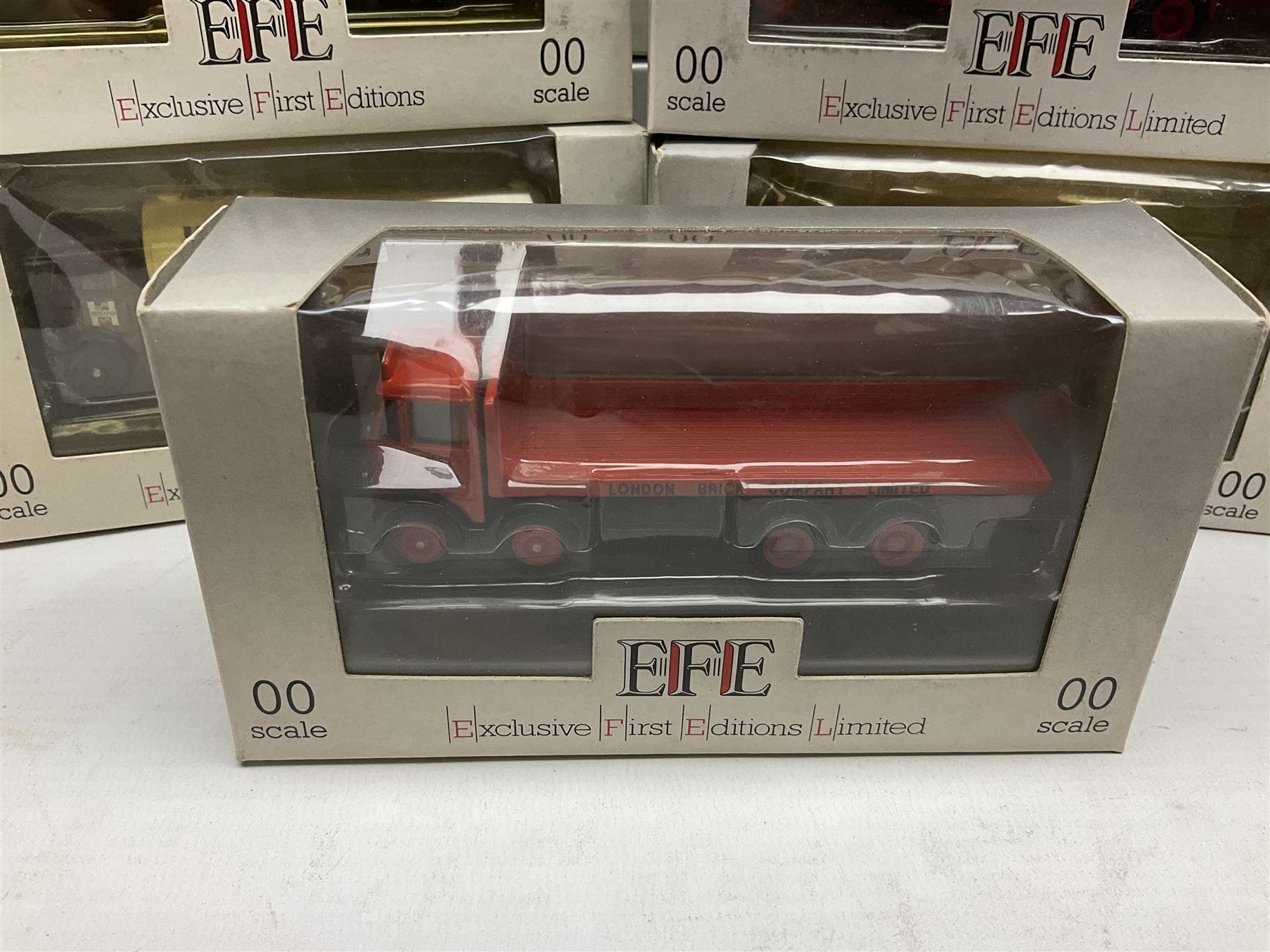 Thirty-two Exclusive First Editions Commercials '00' scale die-cast models - Image 2 of 11