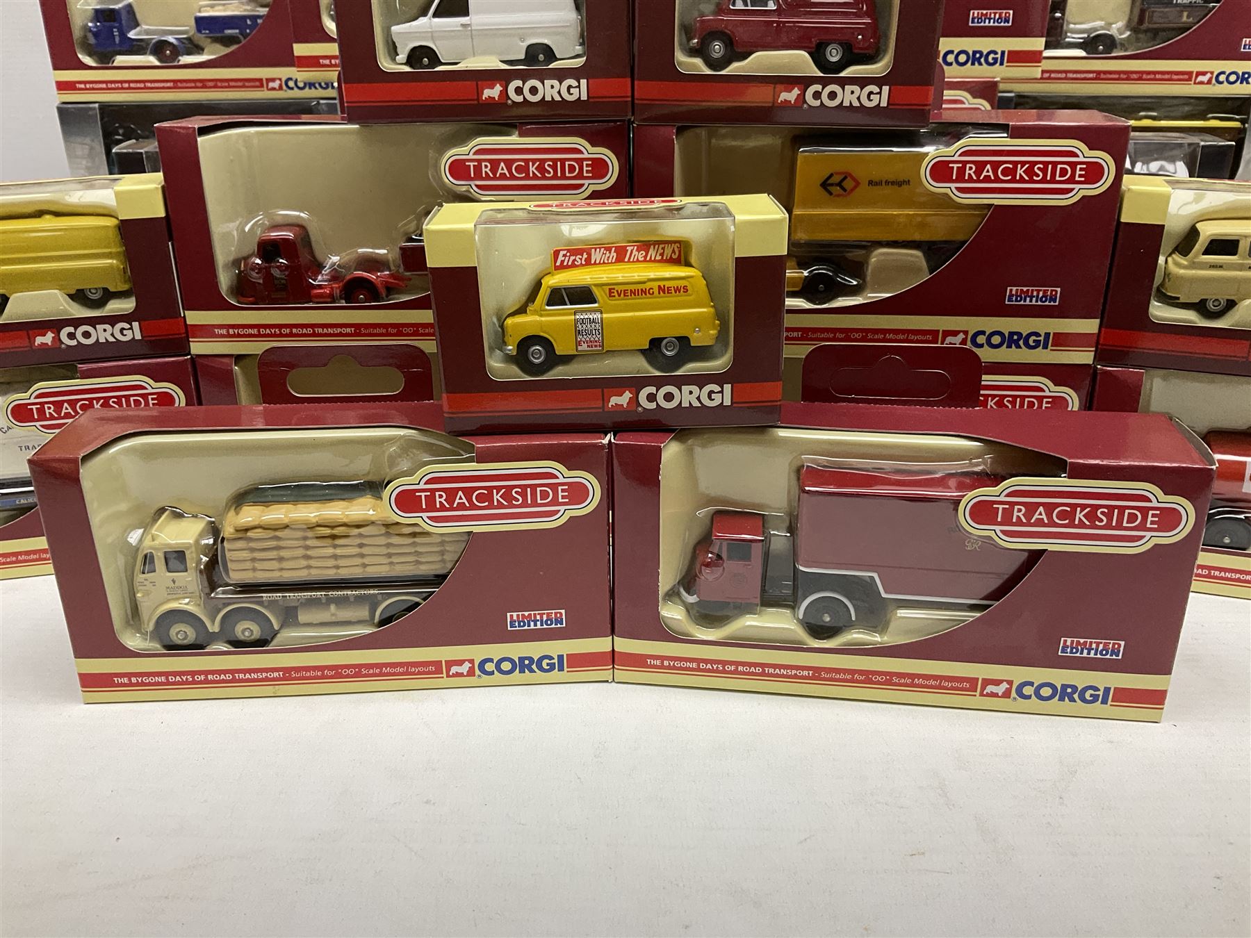 Corgi Trackside '00' scale die-cast models including eighteen limited edition - Image 2 of 12