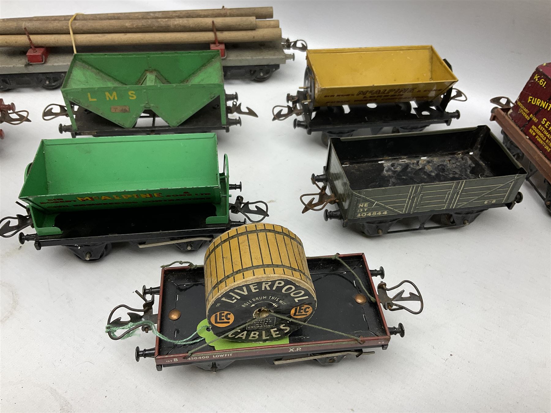 Hornby '0' gauge - sixteen unboxed and playworn goods wagons including bogeyed log carrier - Image 6 of 11