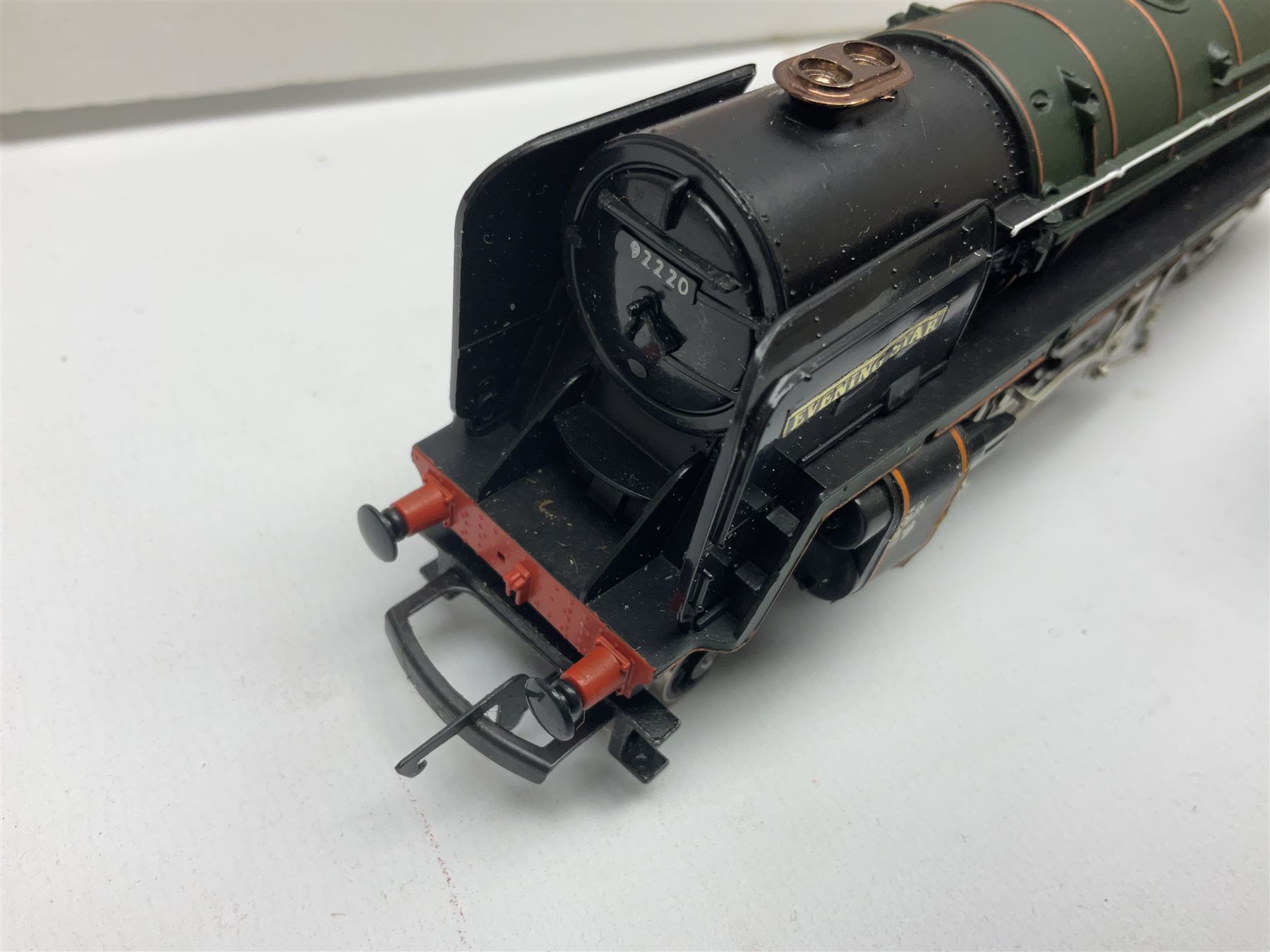 Hornby '00' gauge - Class 9F 2-10-0 locomotive 'Evening Star' No.92220; Standard Class 7P6F locomoti - Image 10 of 12