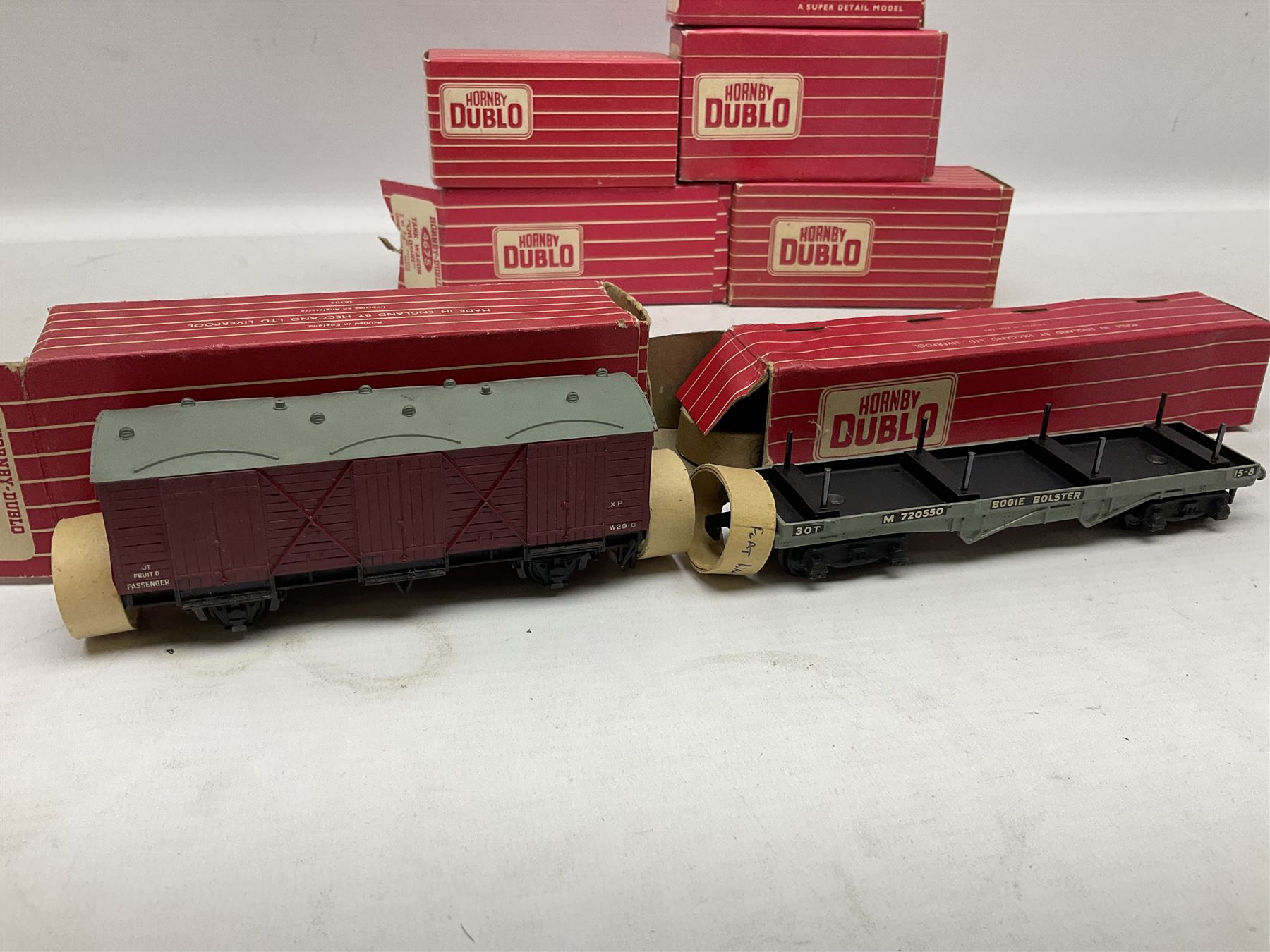 Hornby Dublo - sixteen wagons comprising 4300 - Image 6 of 6