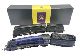 Hornby '00' gauge - limited edition gold plated Princess Class 4-6-2 locomotive 'Princess Elizabeth'