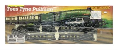 Hornby '00' gauge - R770 `Tees Tyne Pullman` train set: including BR green 4-6-2 locomotive `Bittern