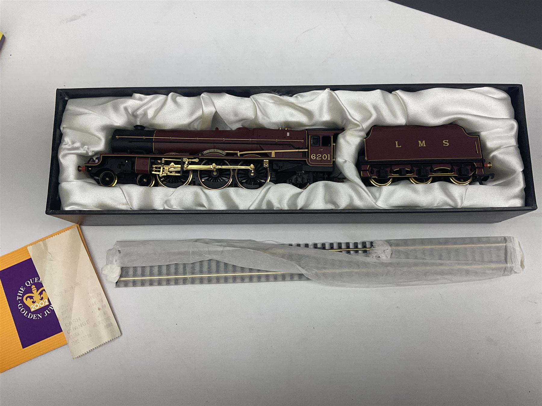 Hornby '00' gauge - limited edition gold plated Princess Class 4-6-2 locomotive 'Princess Elizabeth' - Image 10 of 11