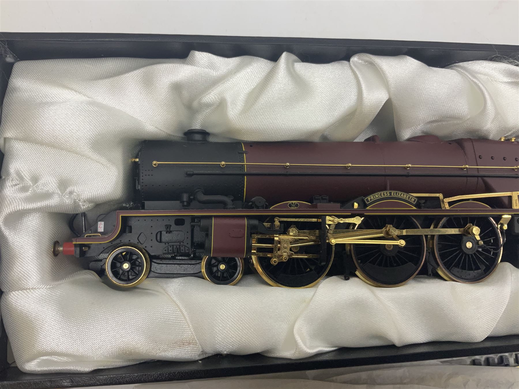 Hornby '00' gauge - limited edition gold plated Princess Class 4-6-2 locomotive 'Princess Elizabeth' - Image 11 of 11