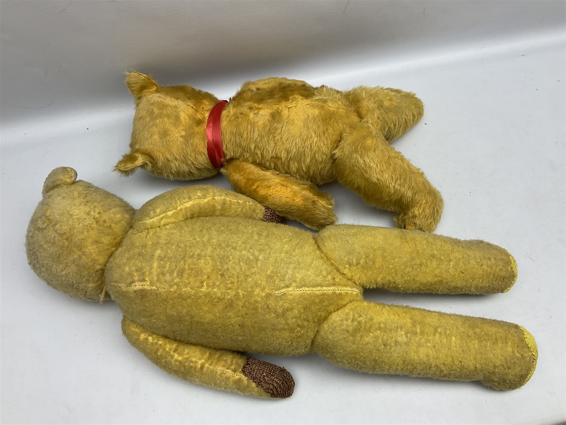 Four mid-20th century and later teddy bears including American style long bodied H71cm; large plush - Image 9 of 9