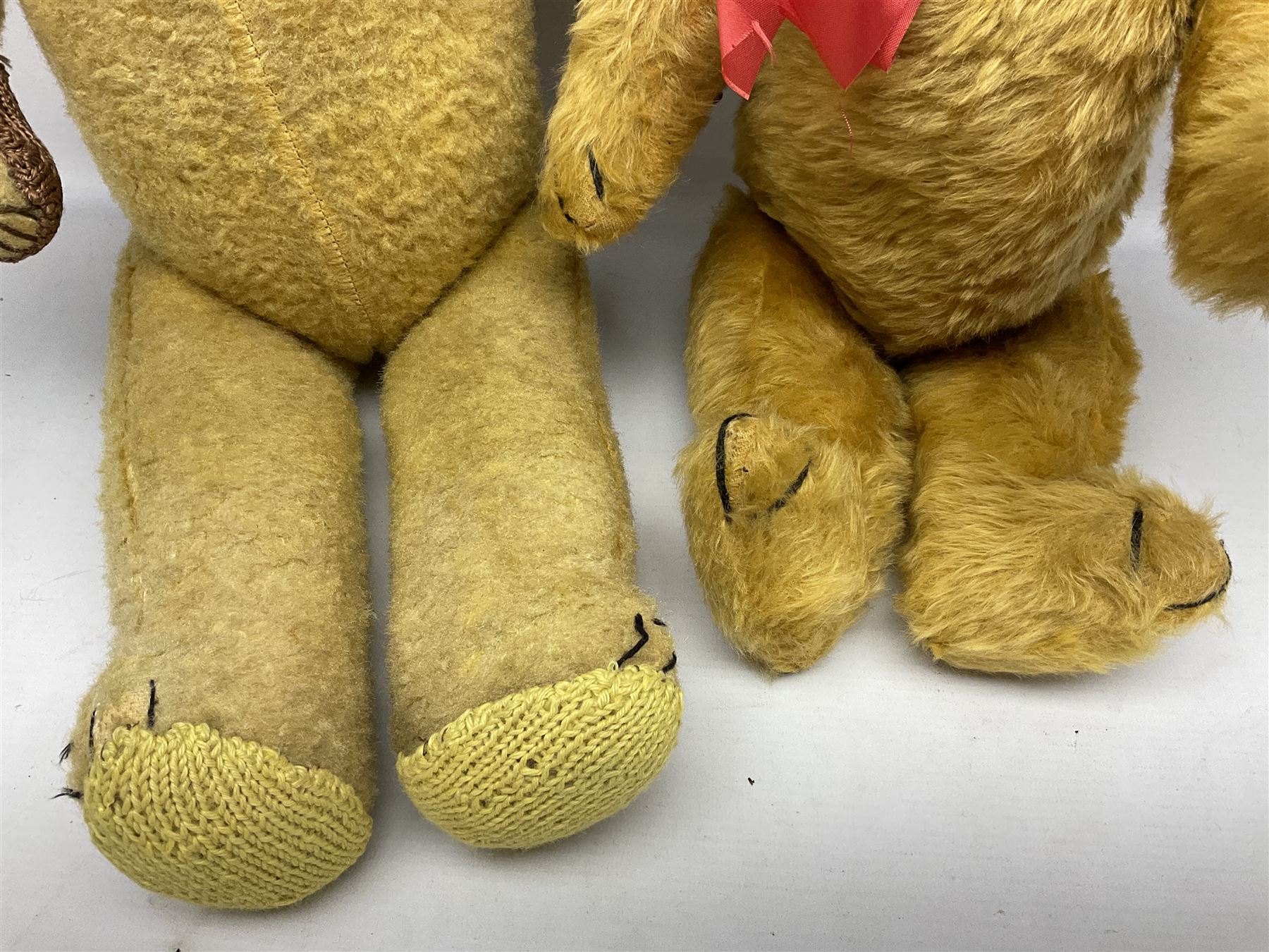 Four mid-20th century and later teddy bears including American style long bodied H71cm; large plush - Image 8 of 9