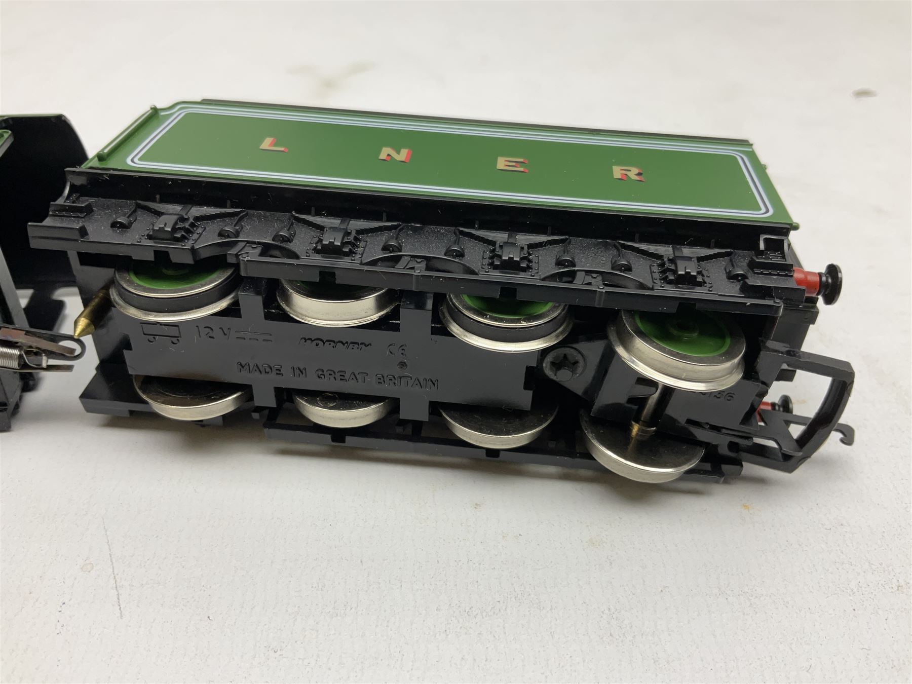 Hornby '00' gauge - LNER green 4-6-2 locomotive 'Flying Scotsman' No.4472 with tender and additional - Image 4 of 11
