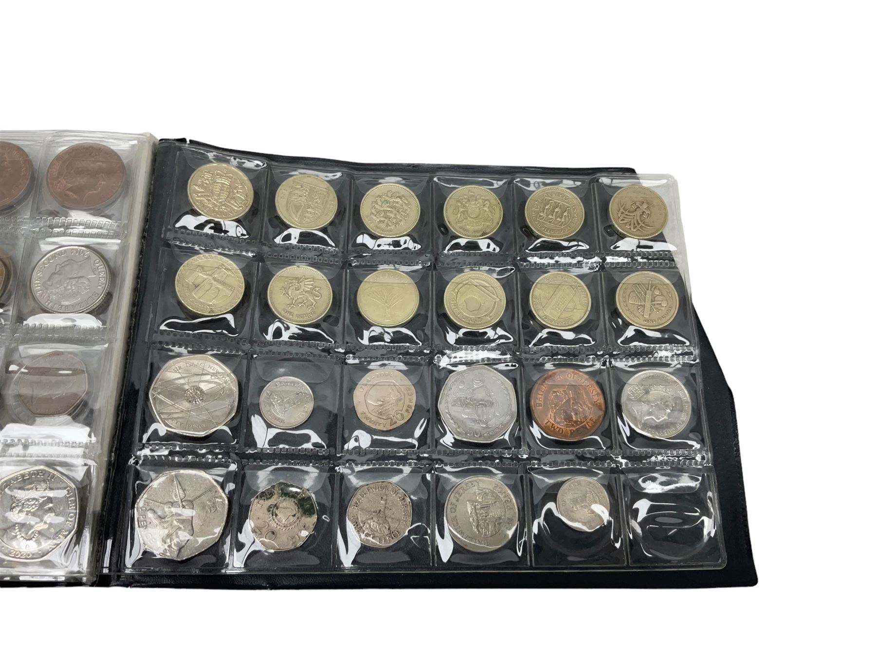 Mostly Great British Queen Elizabeth II commemorative coins from circulation - Image 10 of 10