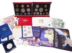 The Royal Mint United Kingdom 1998 and 2001 de-luxe proof sets both cased with certificates