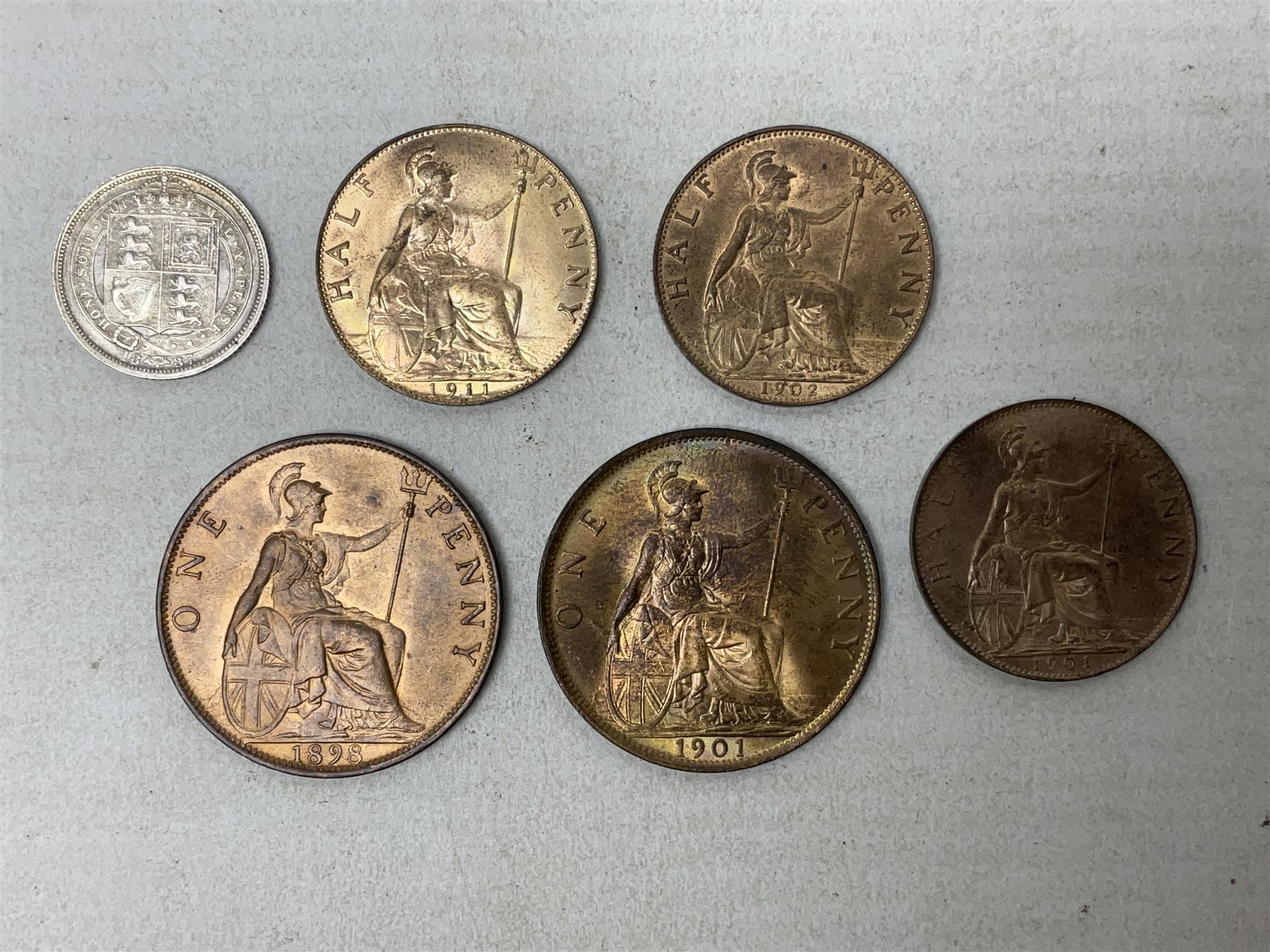 Queen Victoria 1898 and 1901 penny coins - Image 2 of 4