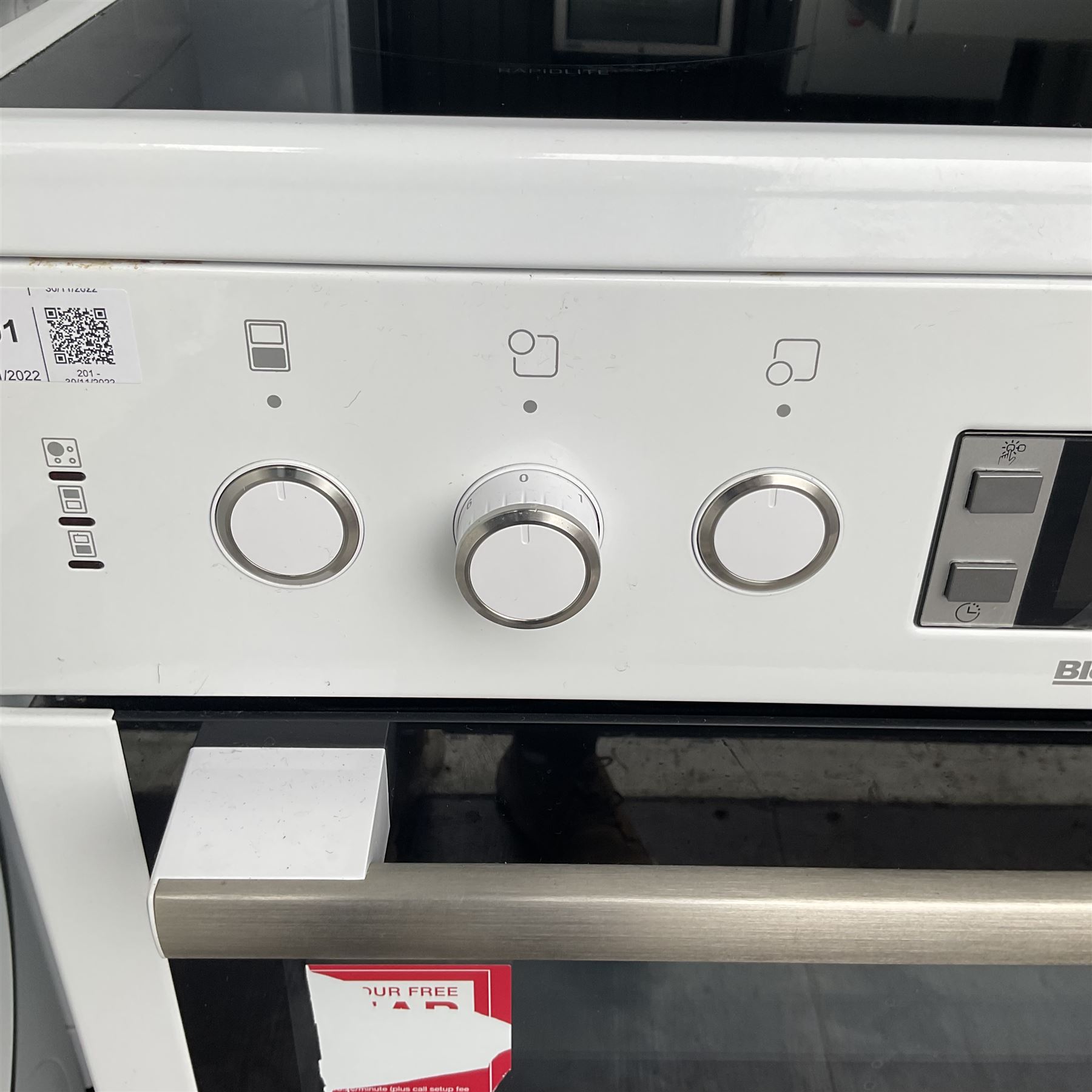 Blomberg HKN63W Electric double oven cooker - Image 2 of 4