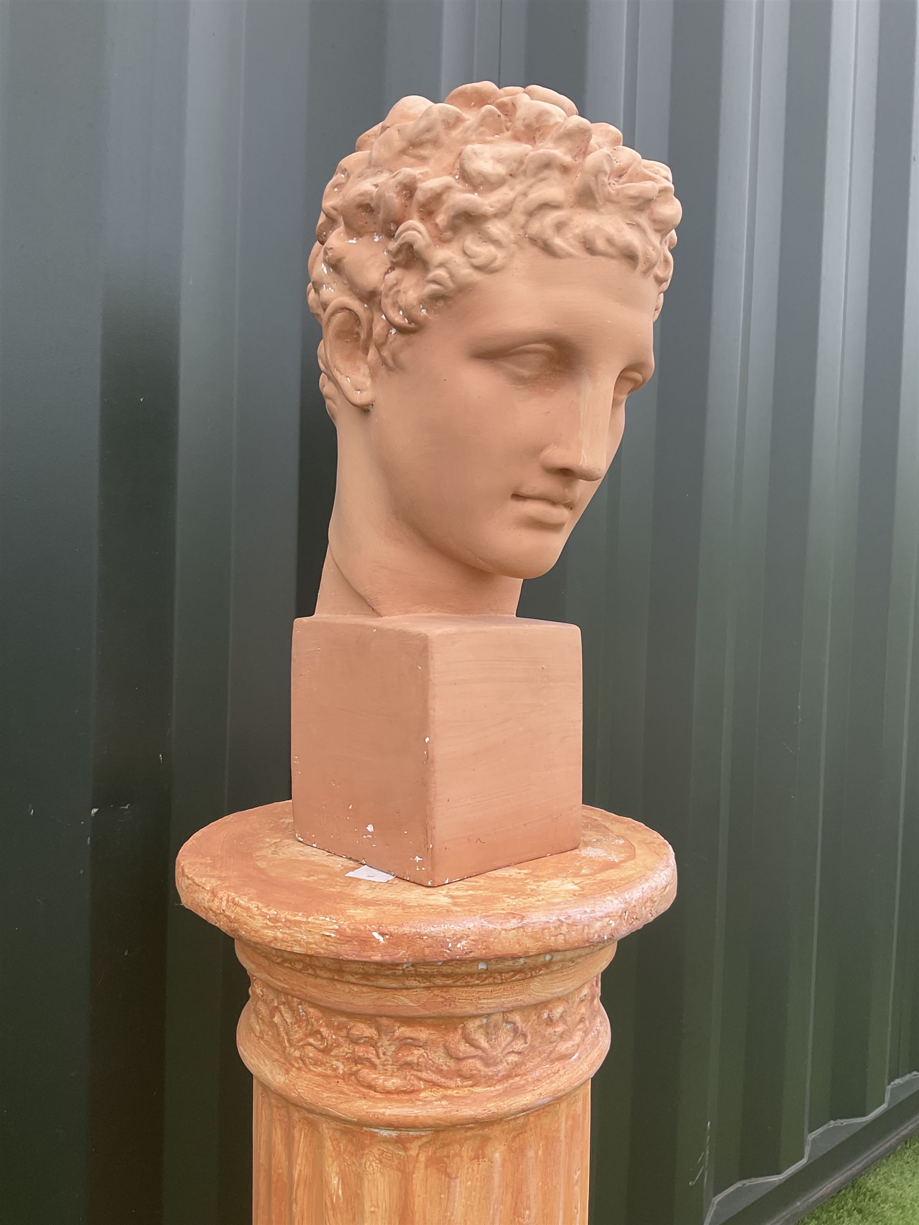 Bust on pedestal - Image 3 of 5