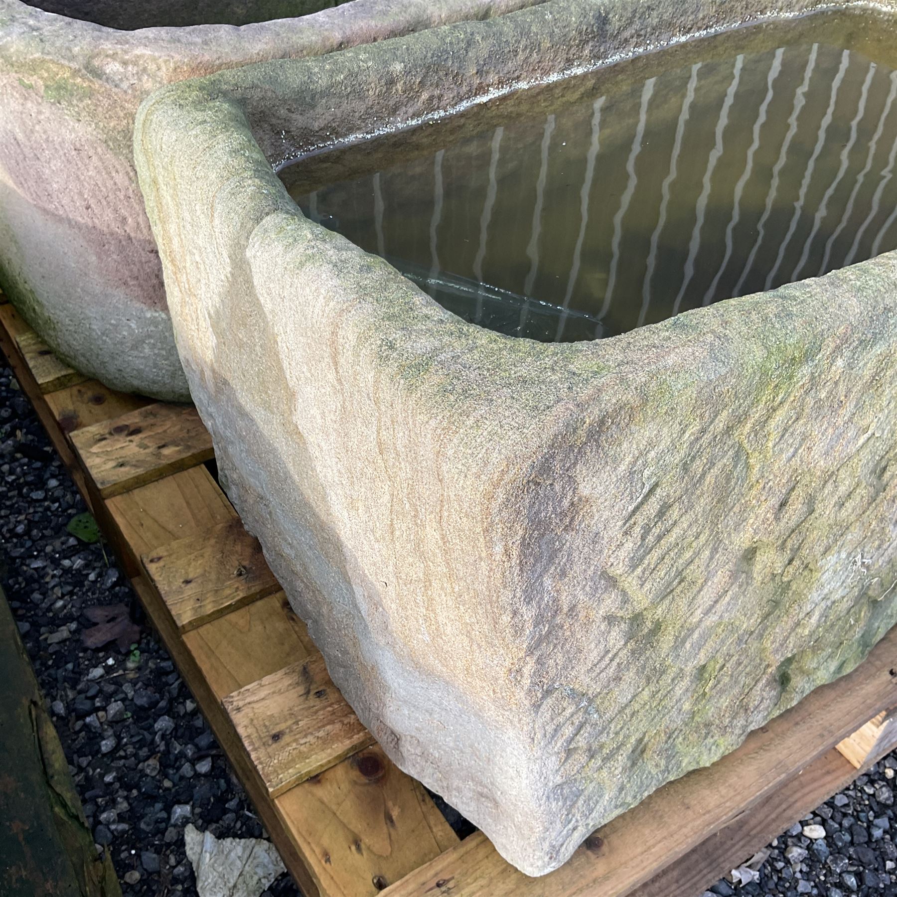 Small 19th century stone trough - Image 2 of 3