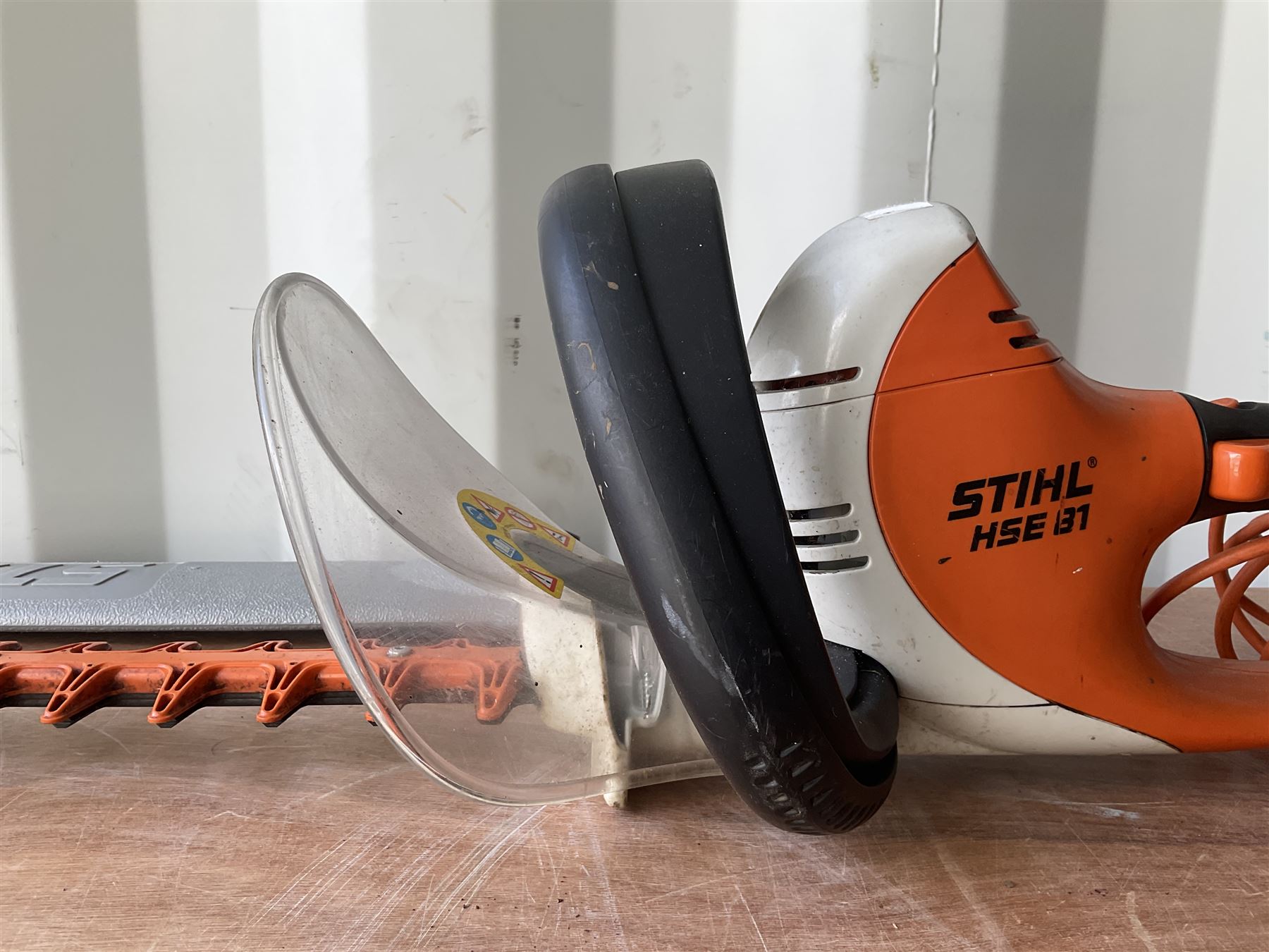 Stihl HSE 81 electric hedge trimmer 28 inch blade - THIS LOT IS TO BE COLLECTED BY APPOINTMENT FROM - Image 4 of 4