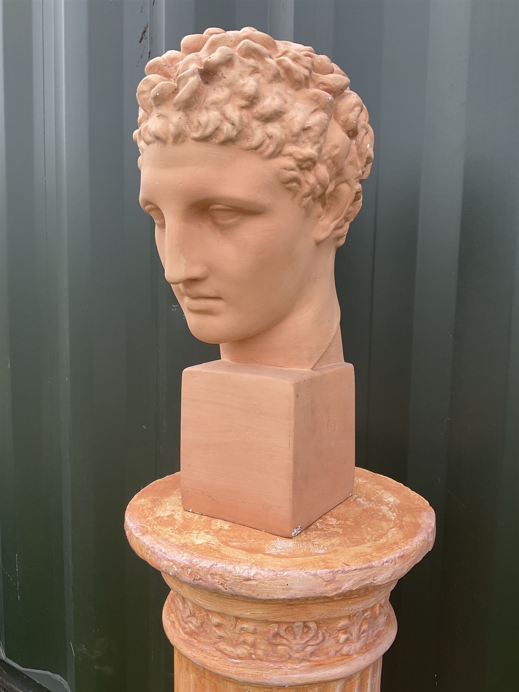 Bust on pedestal - Image 5 of 5