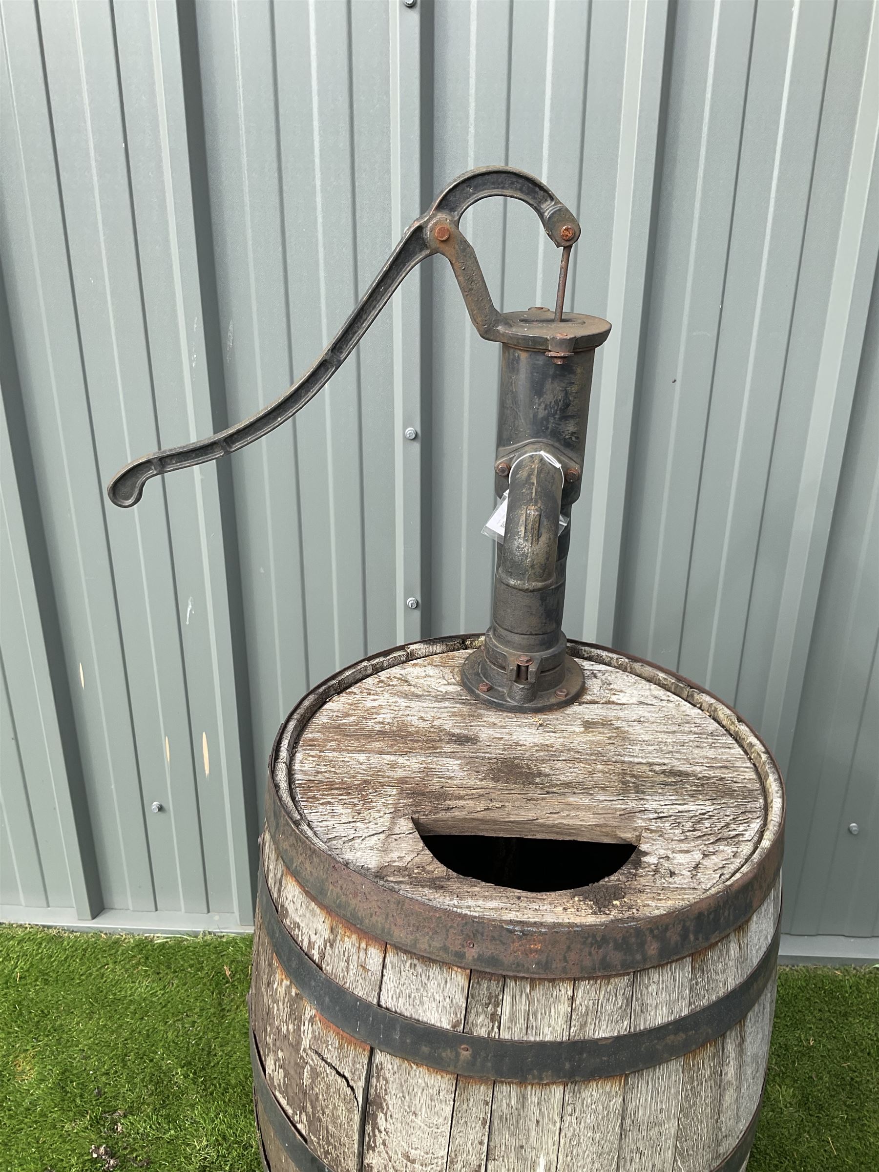 Coopered barrel with cast iron pump - Image 2 of 4