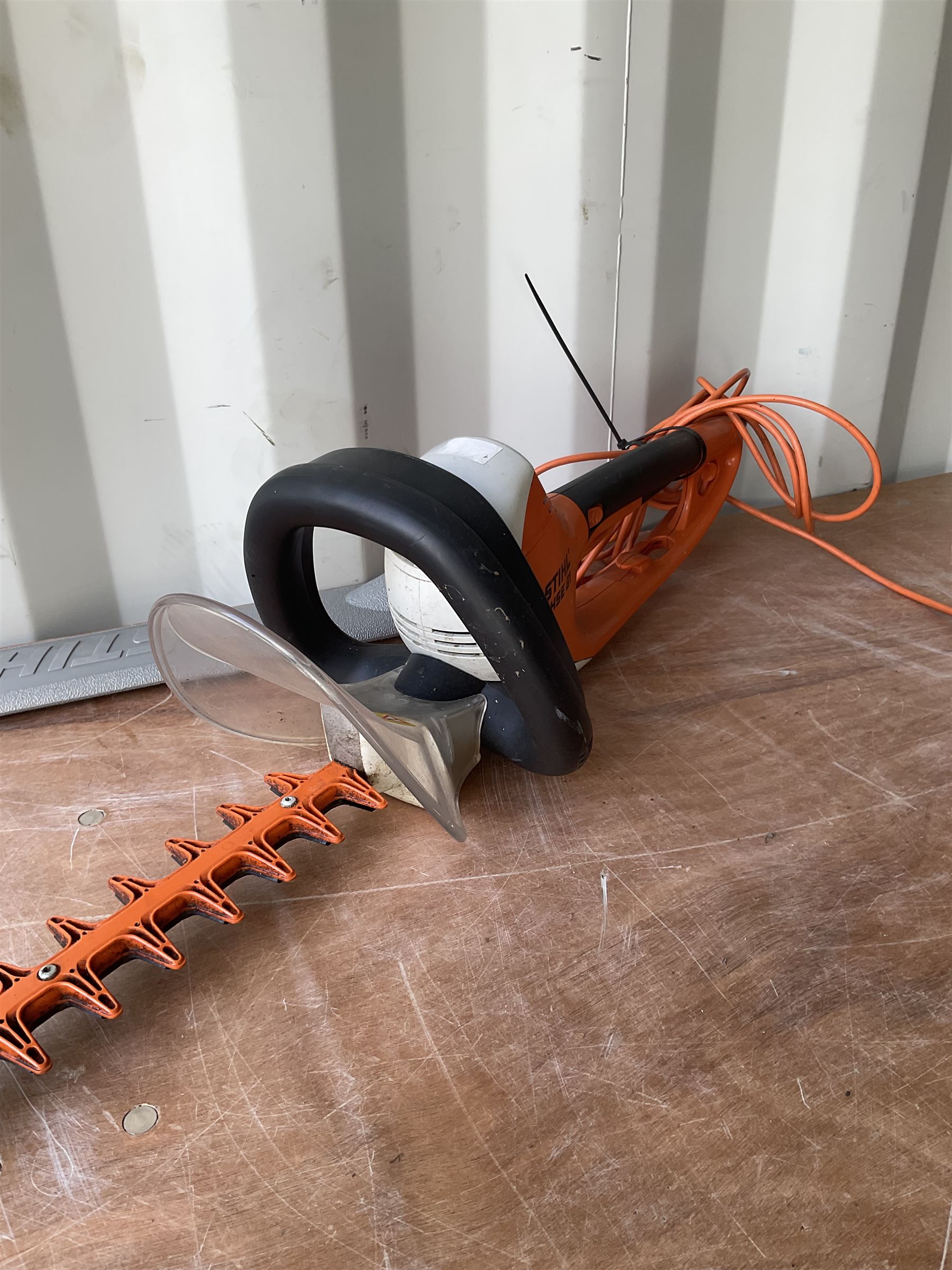Stihl HSE 81 electric hedge trimmer 28 inch blade - THIS LOT IS TO BE COLLECTED BY APPOINTMENT FROM - Image 3 of 4