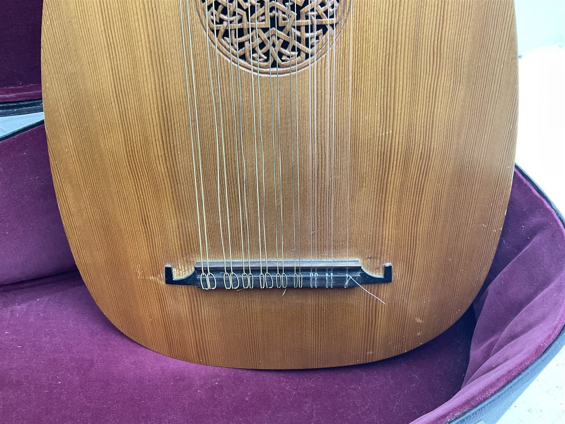 Maurice Vincent Ongar Ireland 17-string lute with segmented maple back - Image 2 of 18