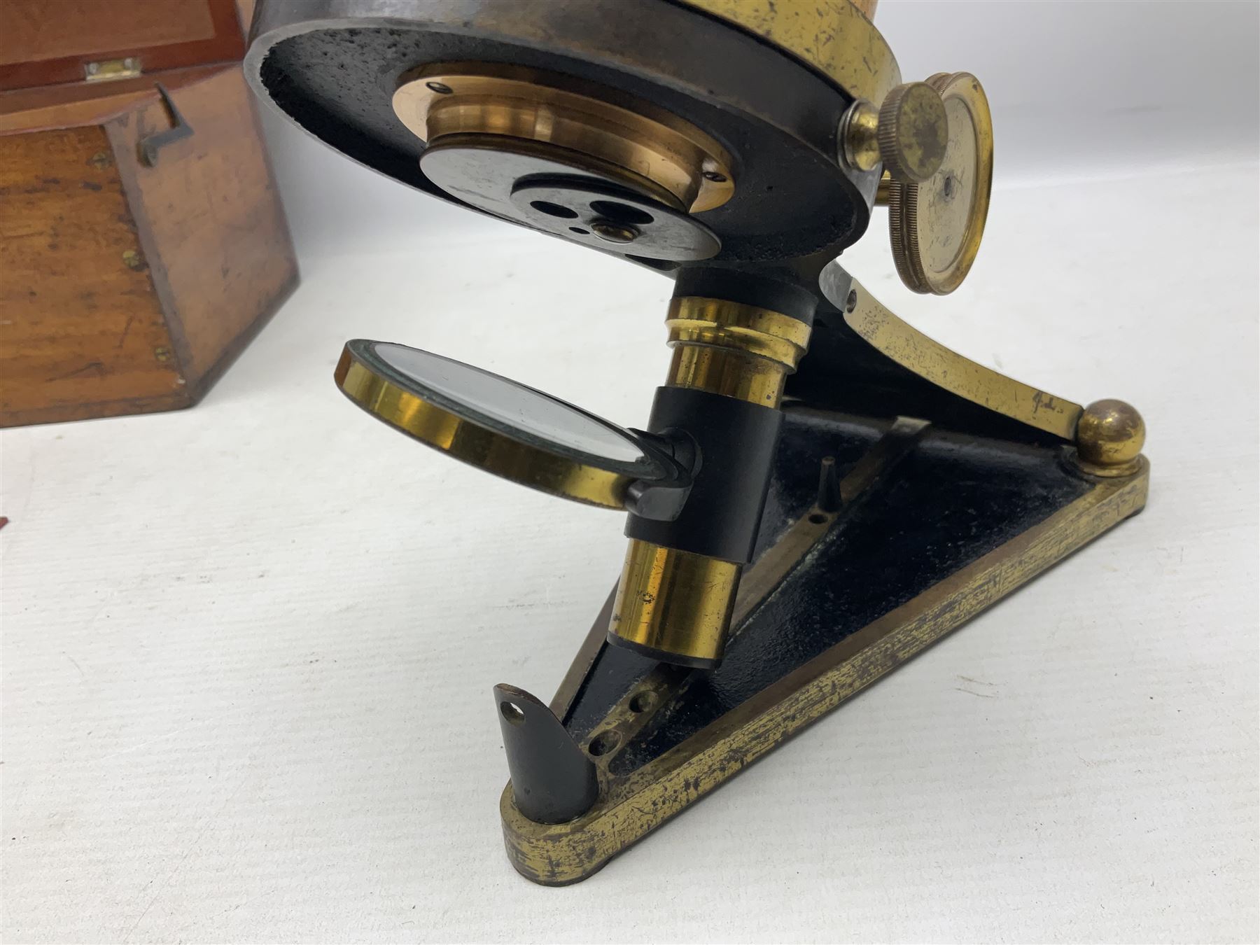 Late 19th/early 20th century brass monocular microscope by R. & J. Beck London No.6219 - Image 7 of 15