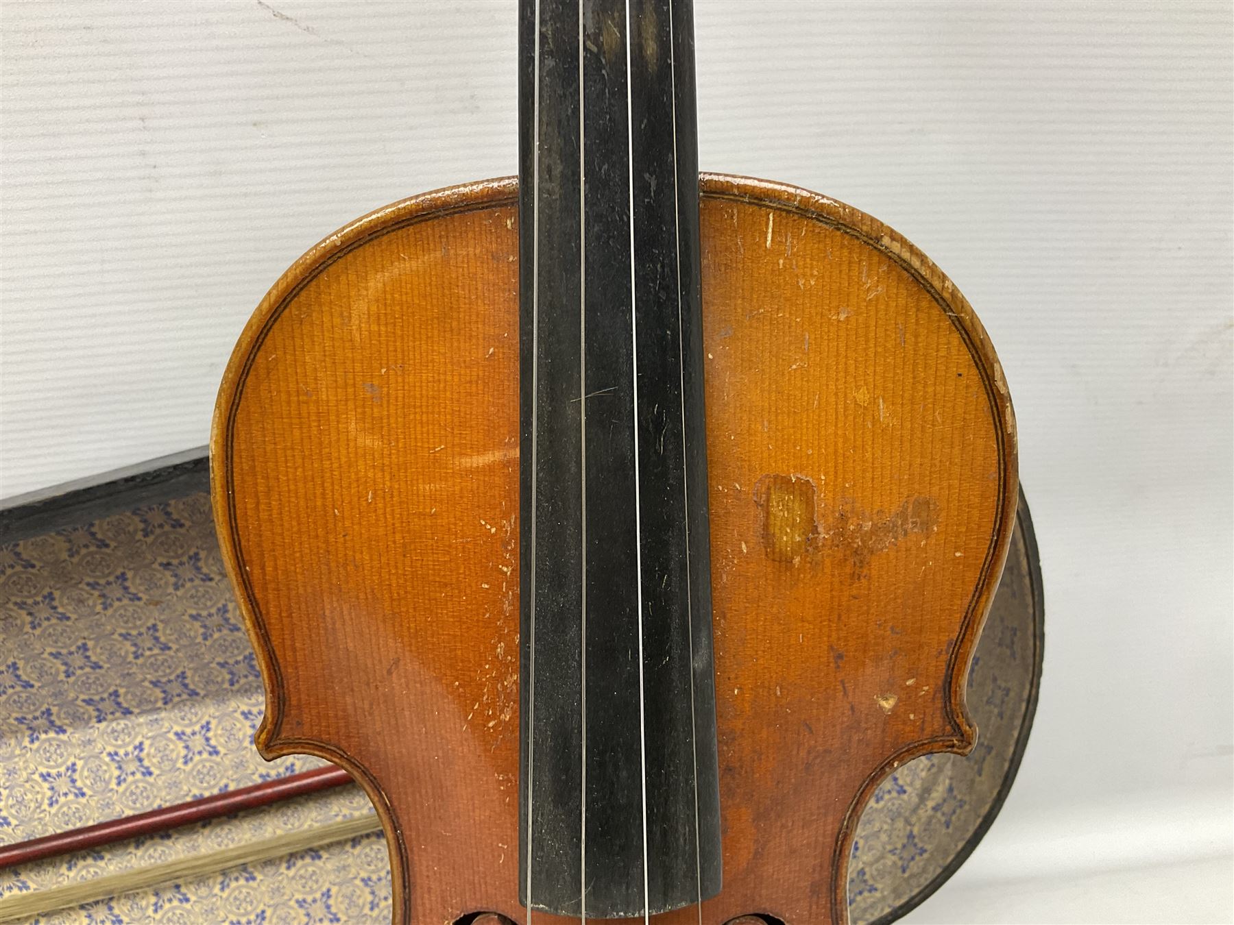 German trade violin c1900 with 36cm one-piece maple back and ribs and spruce top L59cm overall; in e - Image 3 of 17