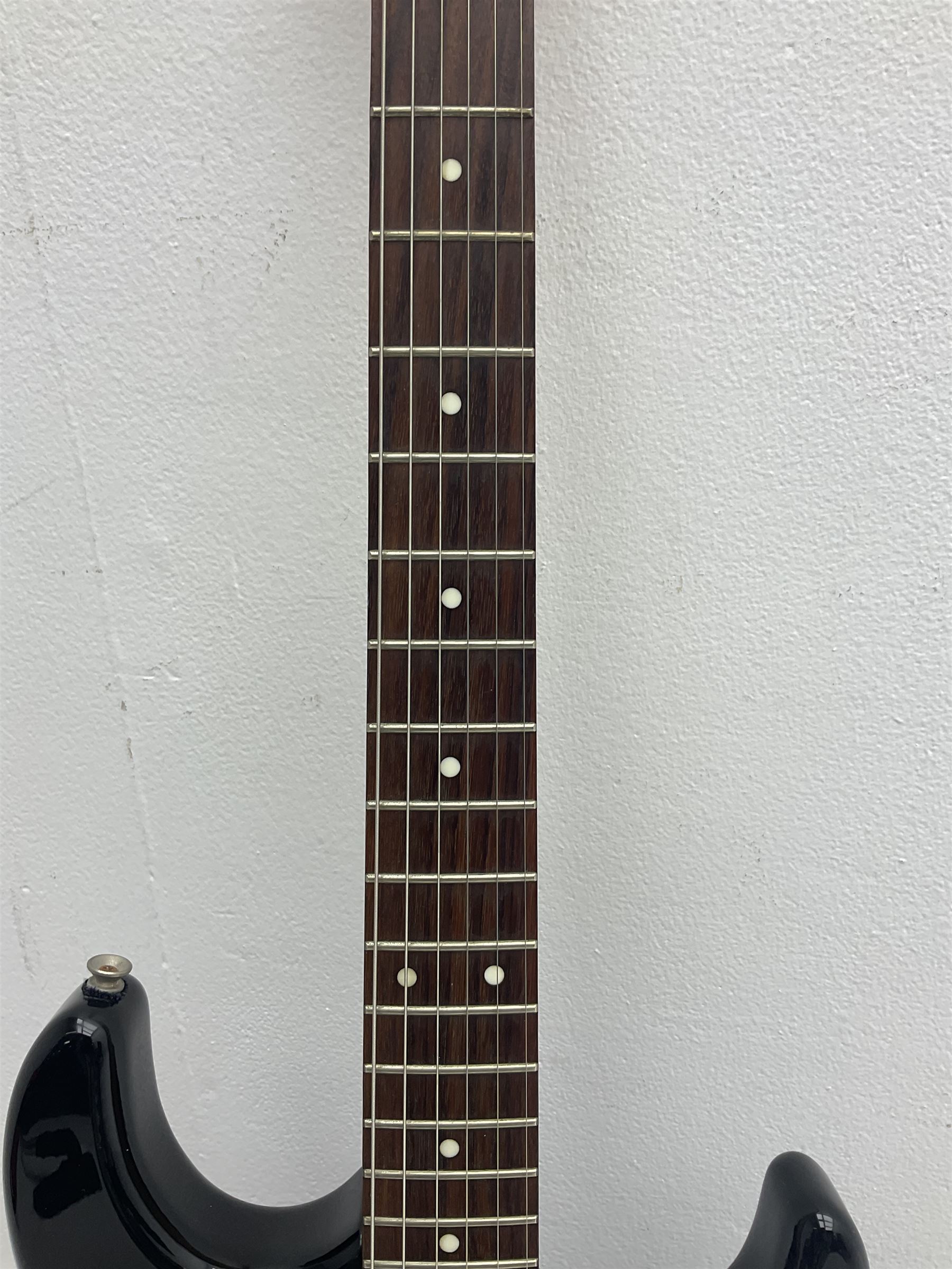 Vintage Advance AV6 electric guitar in black L98cm - Image 4 of 11