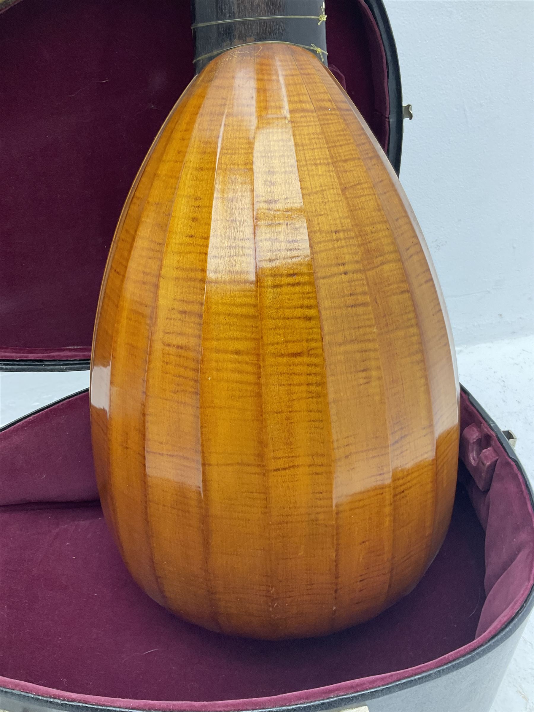 Maurice Vincent Ongar Ireland 17-string lute with segmented maple back - Image 13 of 18