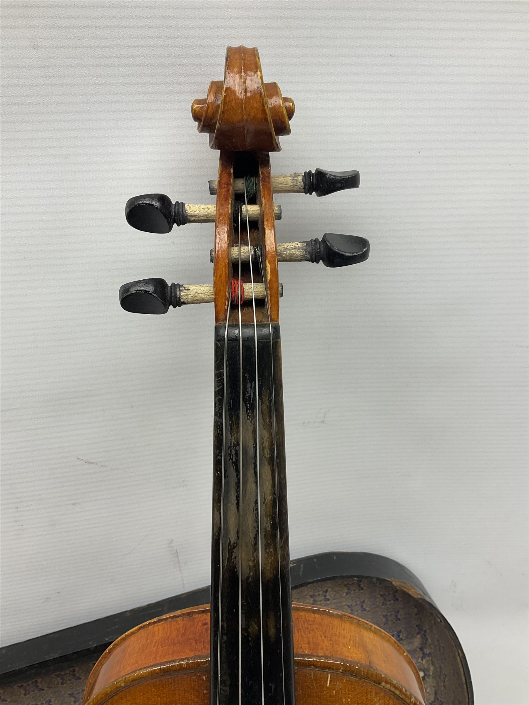 German trade violin c1900 with 36cm one-piece maple back and ribs and spruce top L59cm overall; in e - Image 4 of 17