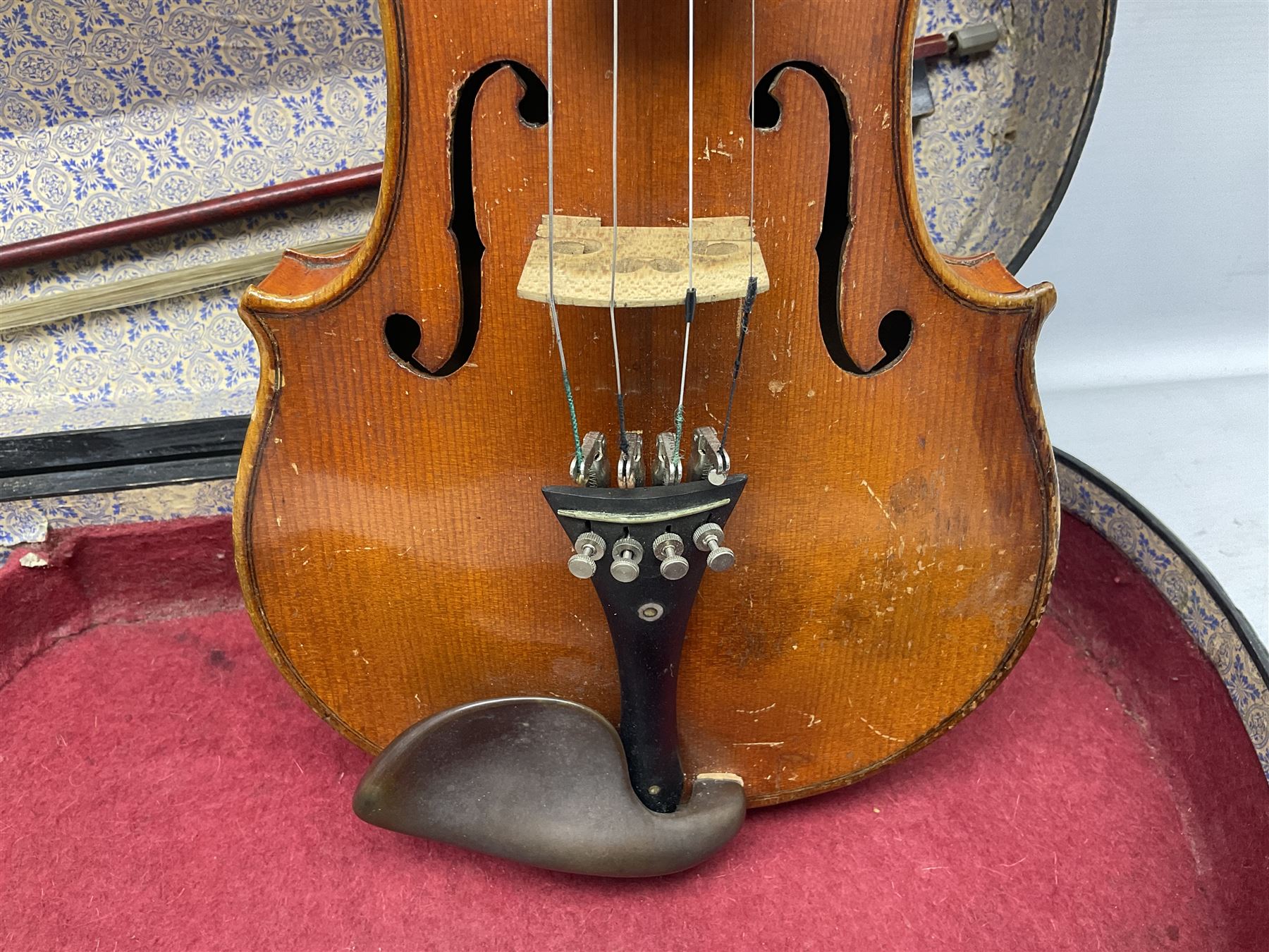 German trade violin c1900 with 36cm one-piece maple back and ribs and spruce top L59cm overall; in e - Image 2 of 17