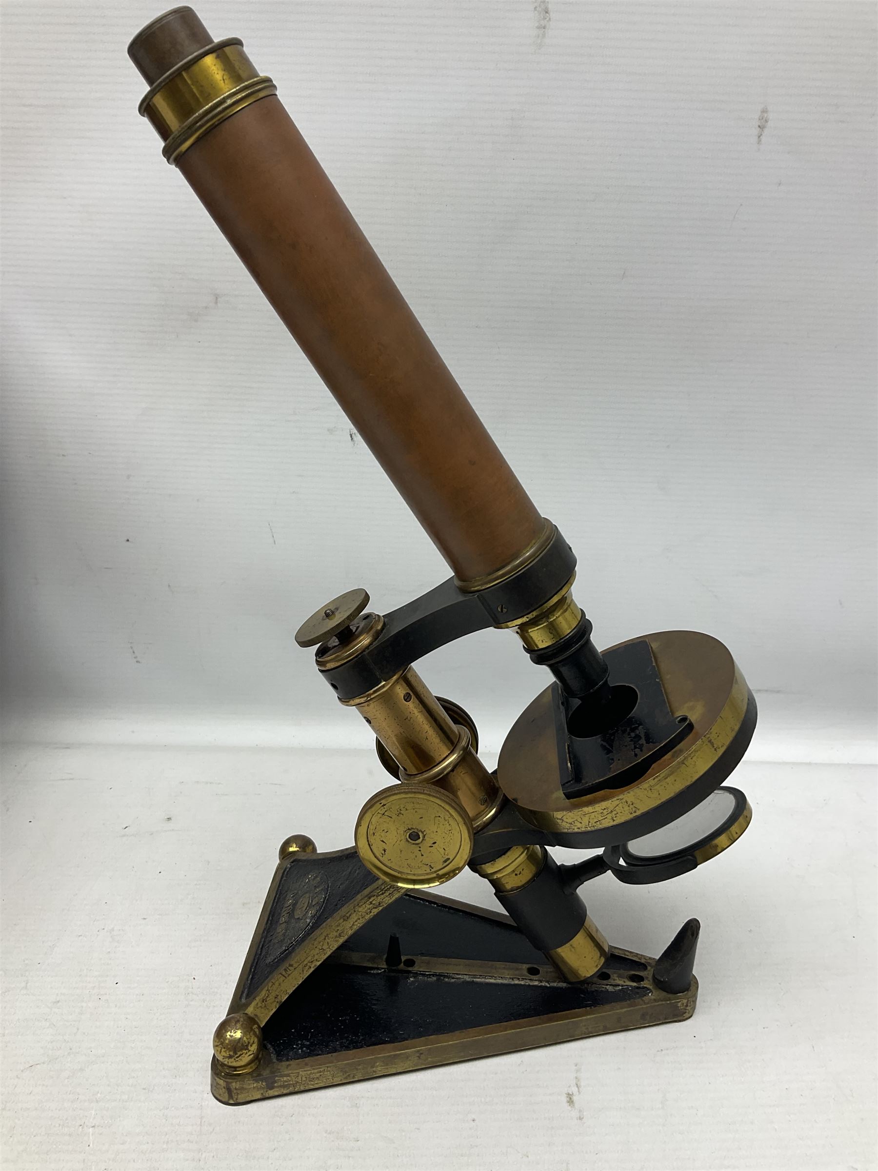 Late 19th/early 20th century brass monocular microscope by R. & J. Beck London No.6219 - Image 3 of 15