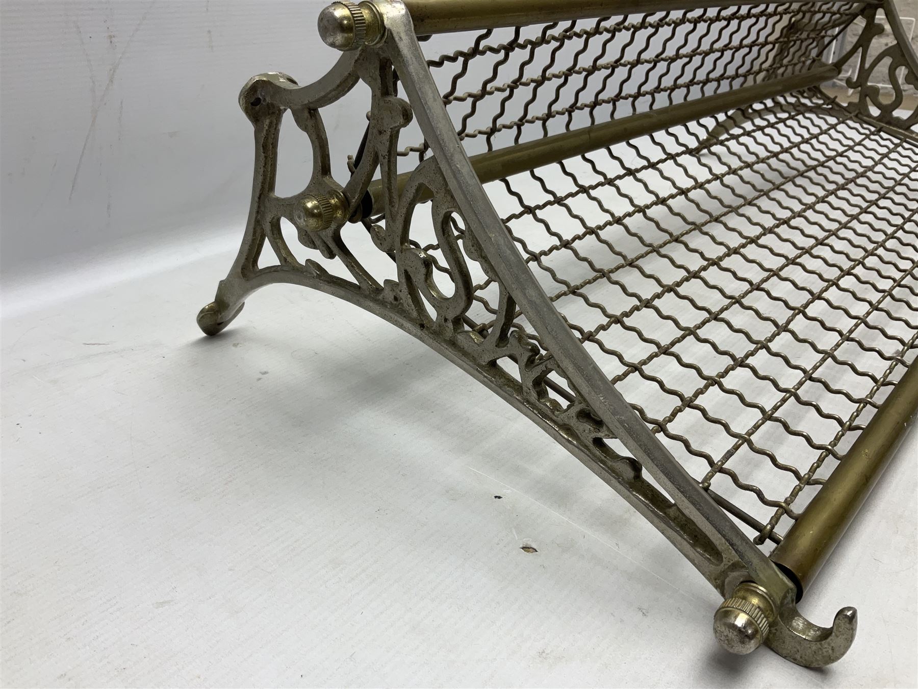 Railway interest - carriage compartment style wall mounting brass and mesh luggage rack - Image 6 of 9