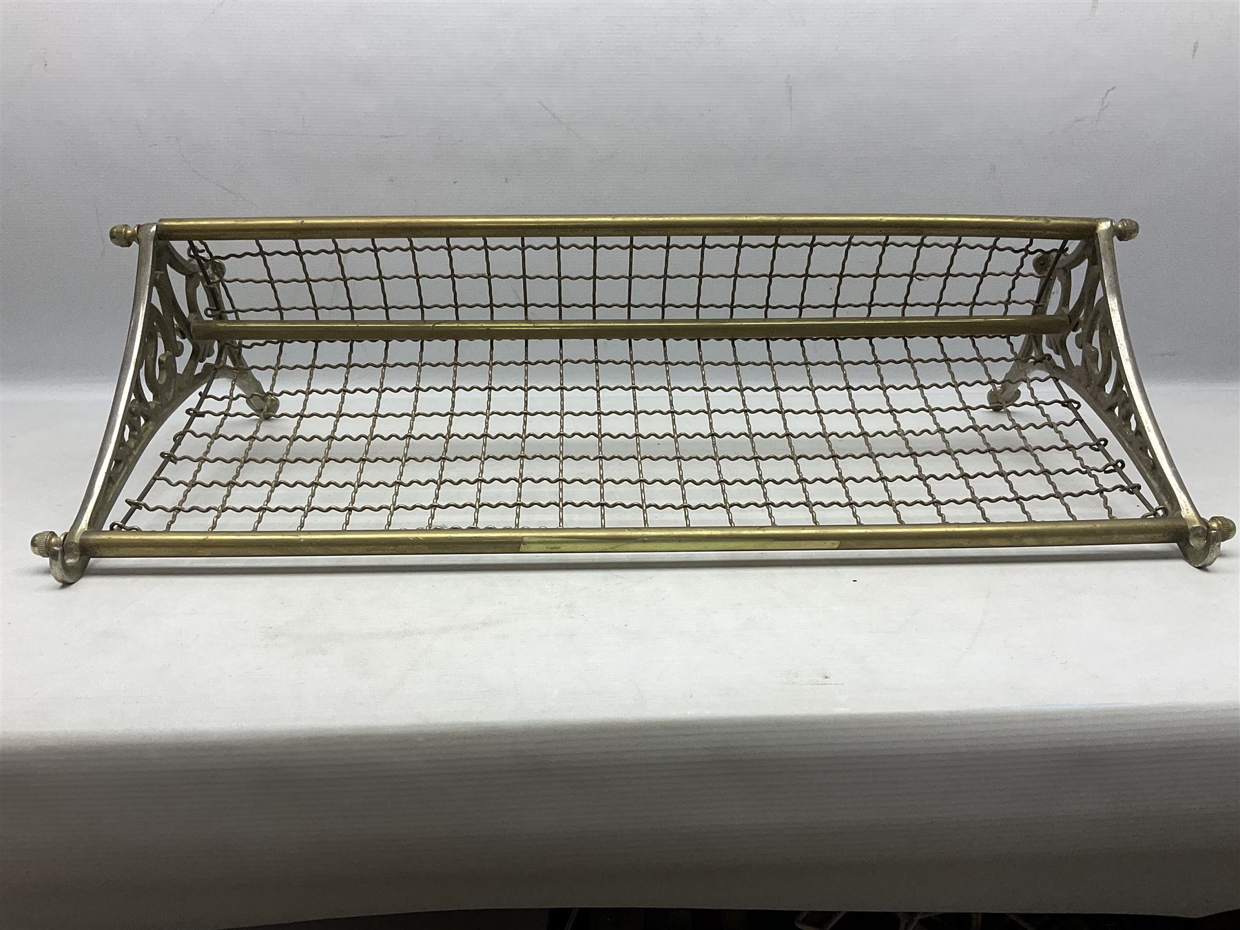 Railway interest - carriage compartment style wall mounting brass and mesh luggage rack - Image 9 of 9