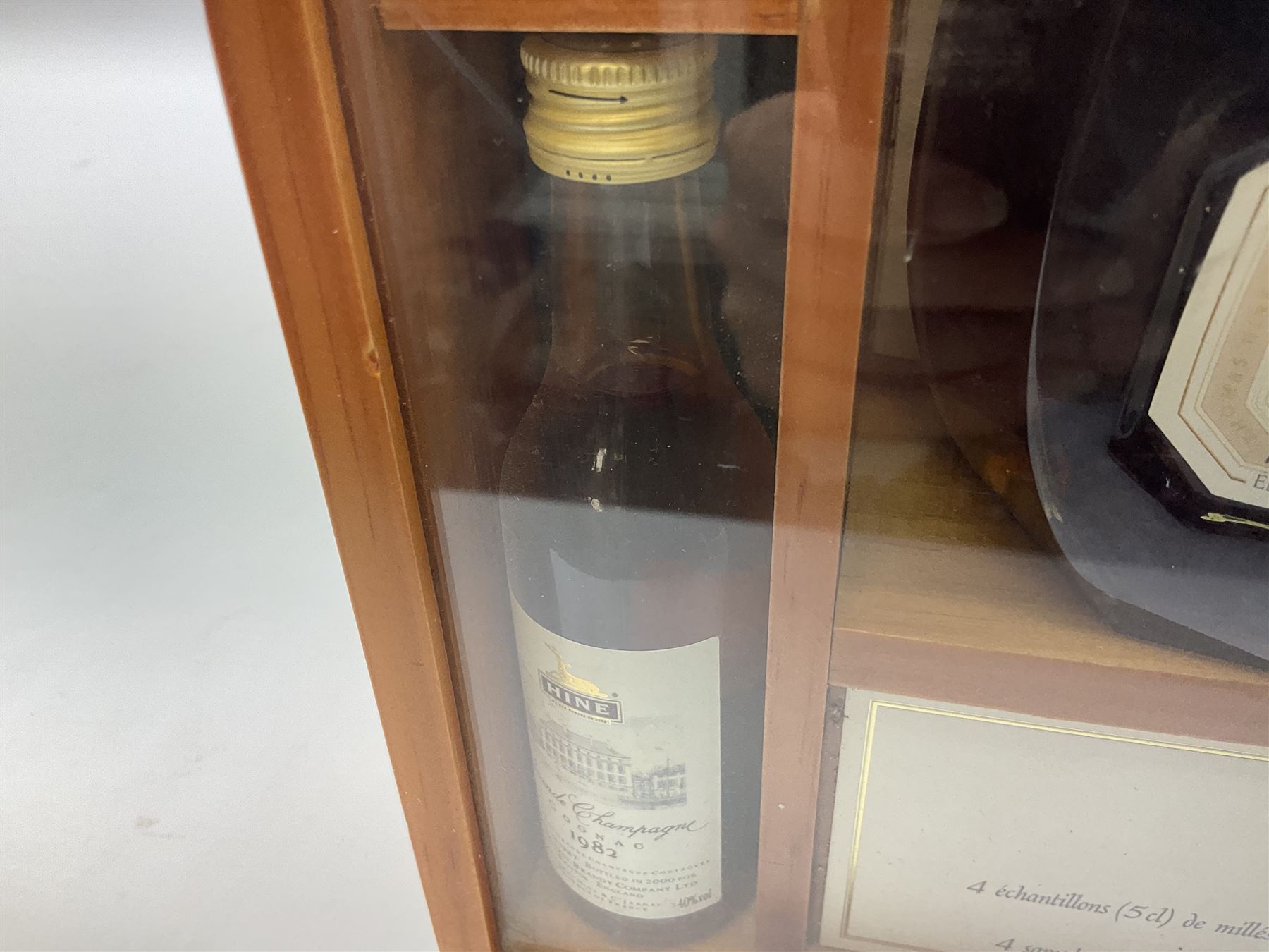 Presentation set comprising Hine Antique cognac 70cl - Image 11 of 12