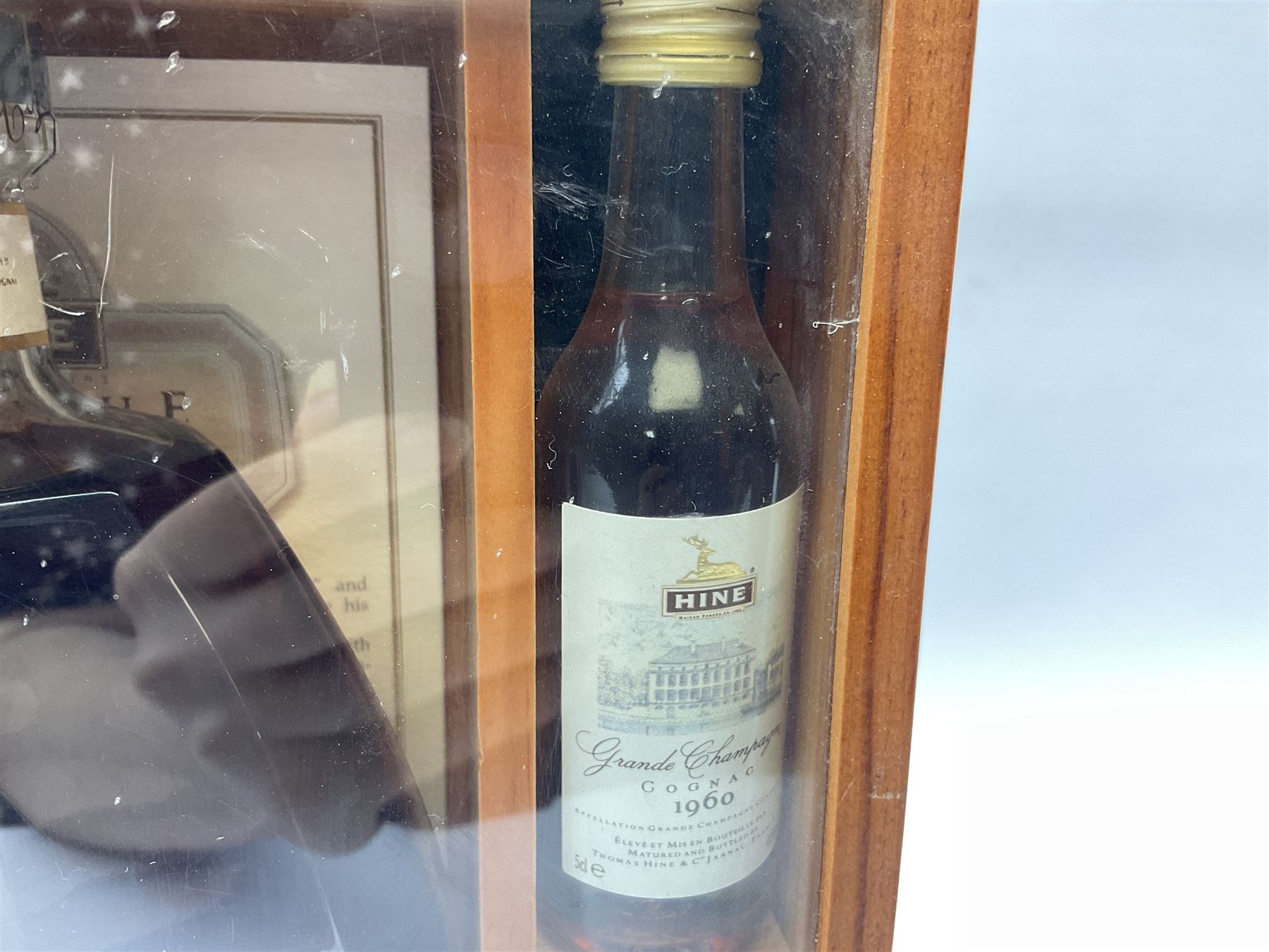 Presentation set comprising Hine Antique cognac 70cl - Image 10 of 12