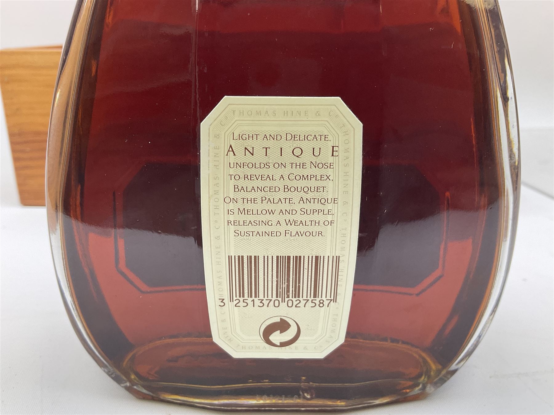 Presentation set comprising Hine Antique cognac 70cl - Image 8 of 12