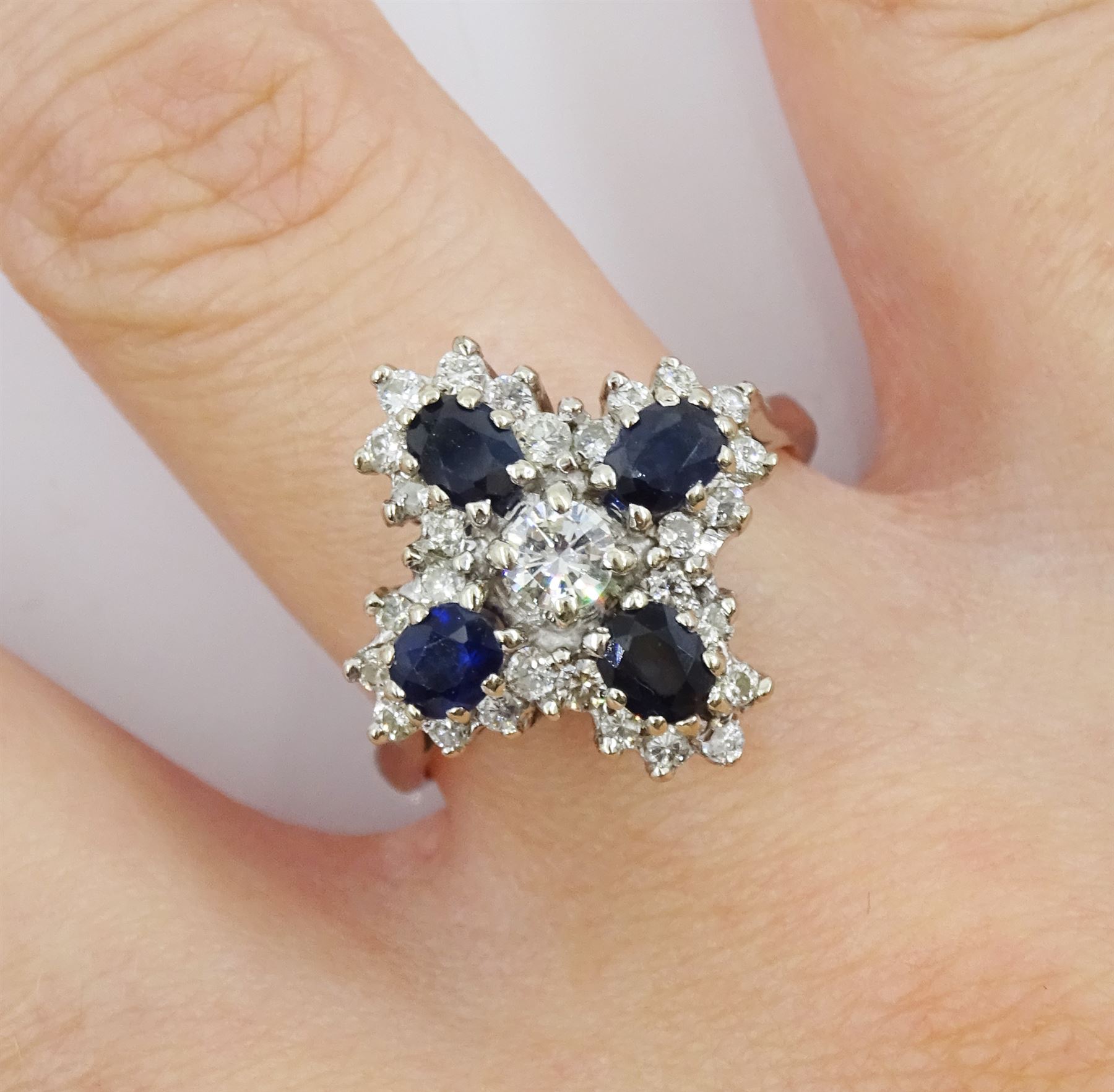 White gold oval sapphire and round brilliant cut diamond cluster ring - Image 2 of 4