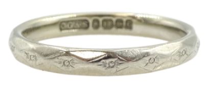 18ct white gold wedding band