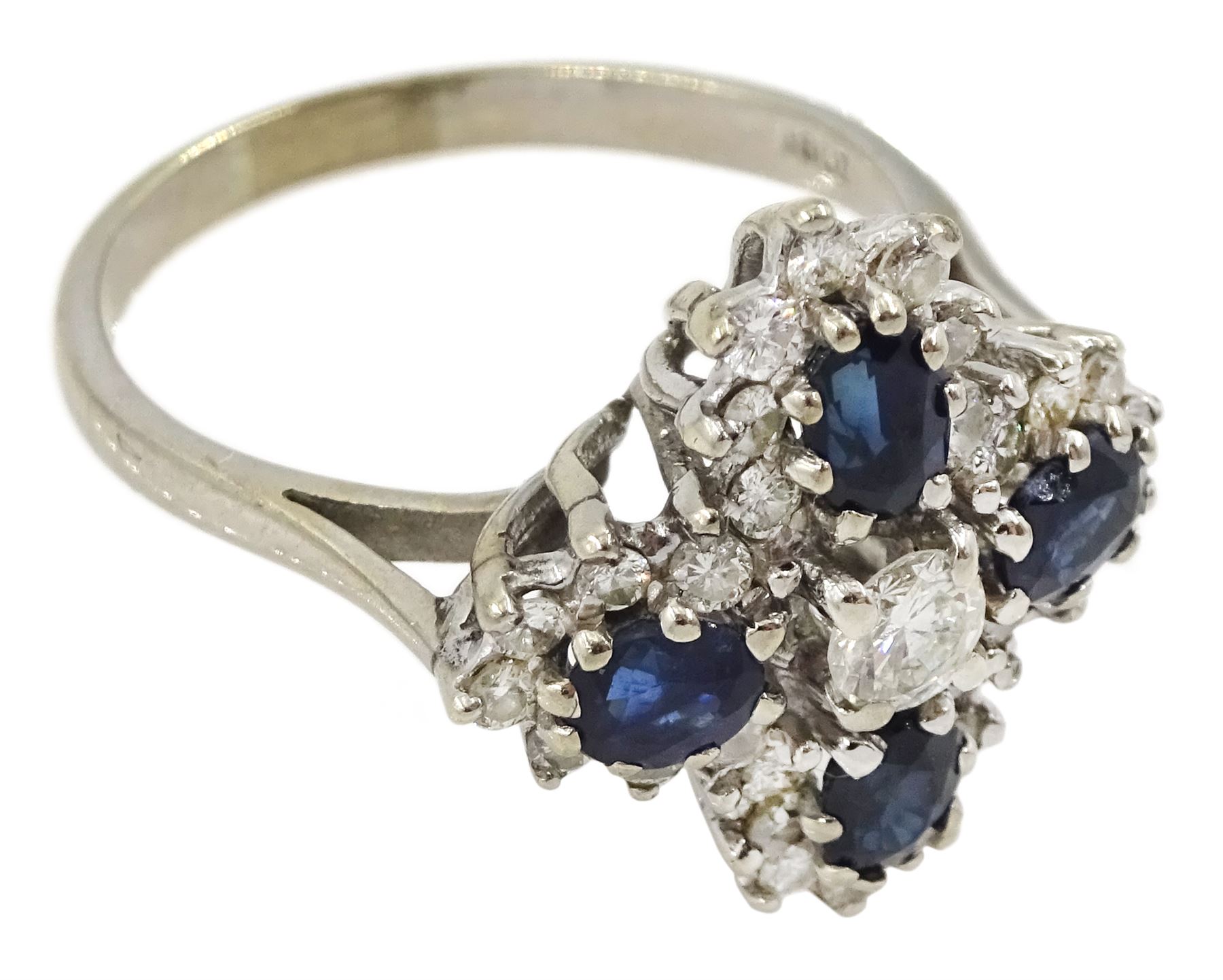 White gold oval sapphire and round brilliant cut diamond cluster ring - Image 3 of 4