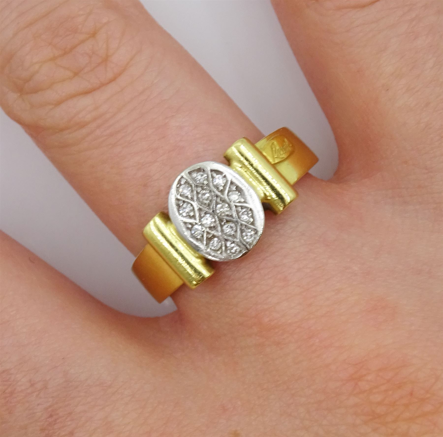 Recarlo 18ct gold pave set diamond oval ring - Image 2 of 5